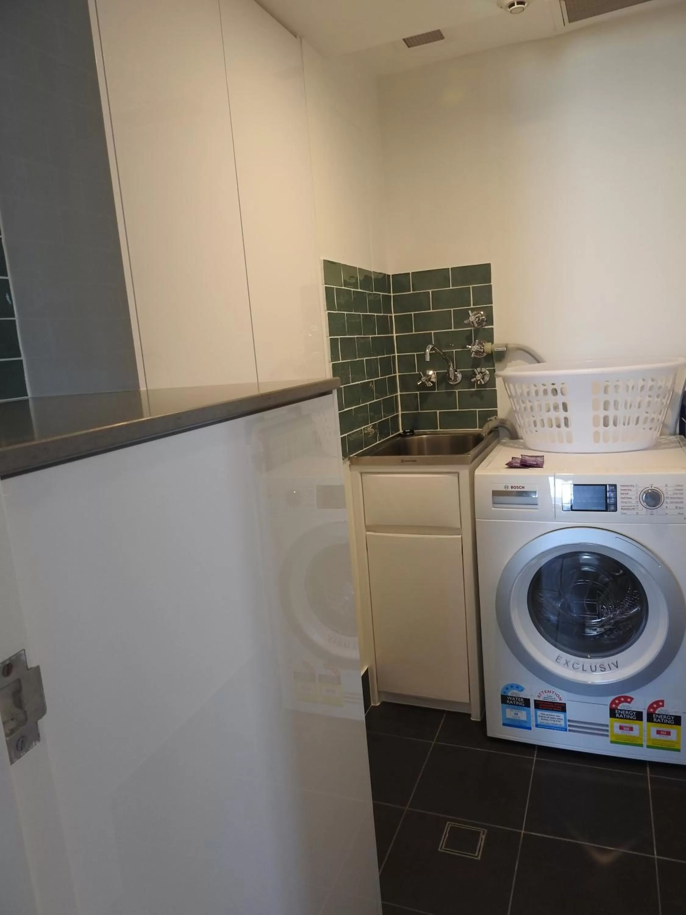 washing machine in Albatross North Apartments