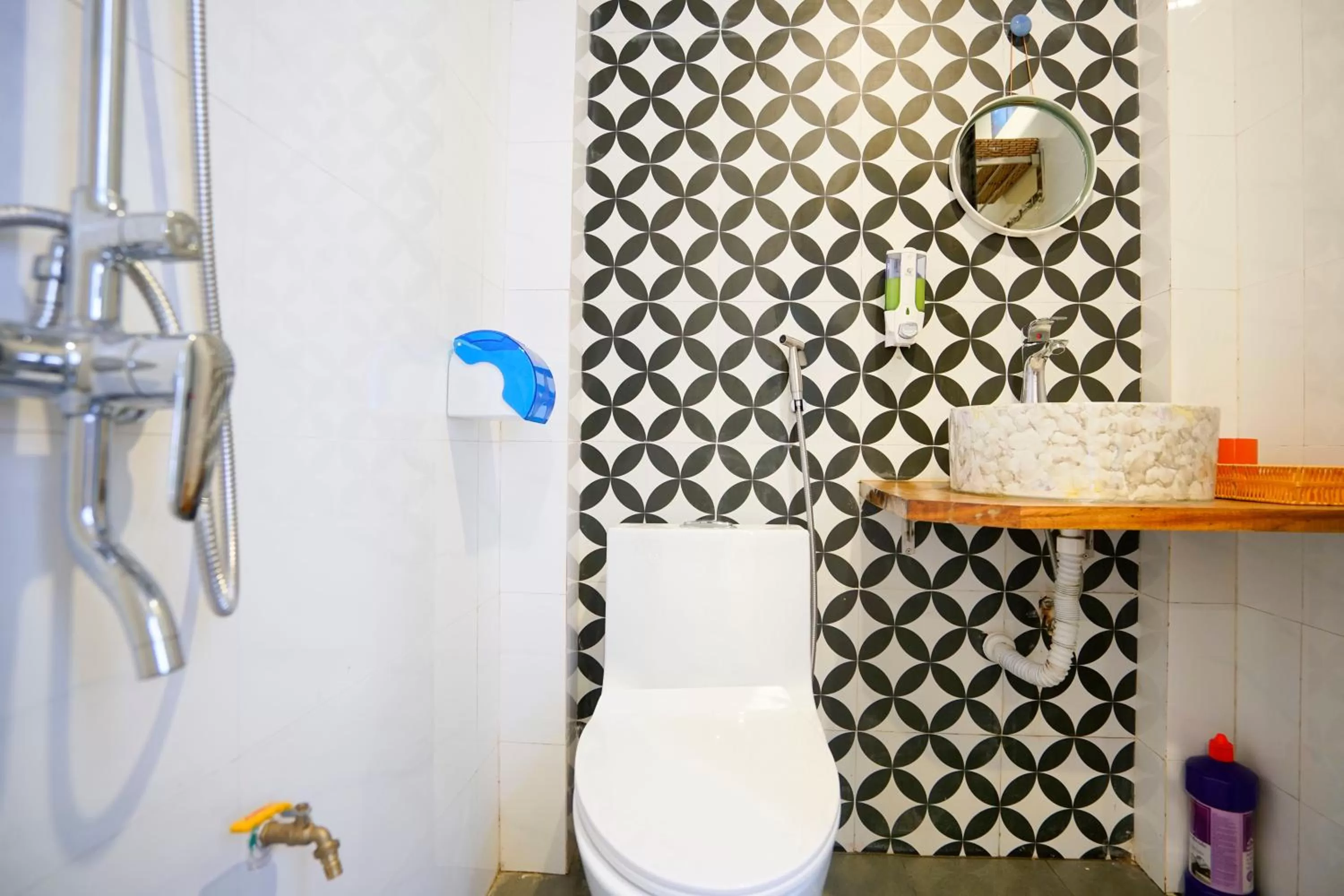 Bathroom in Halong bay Almorhome