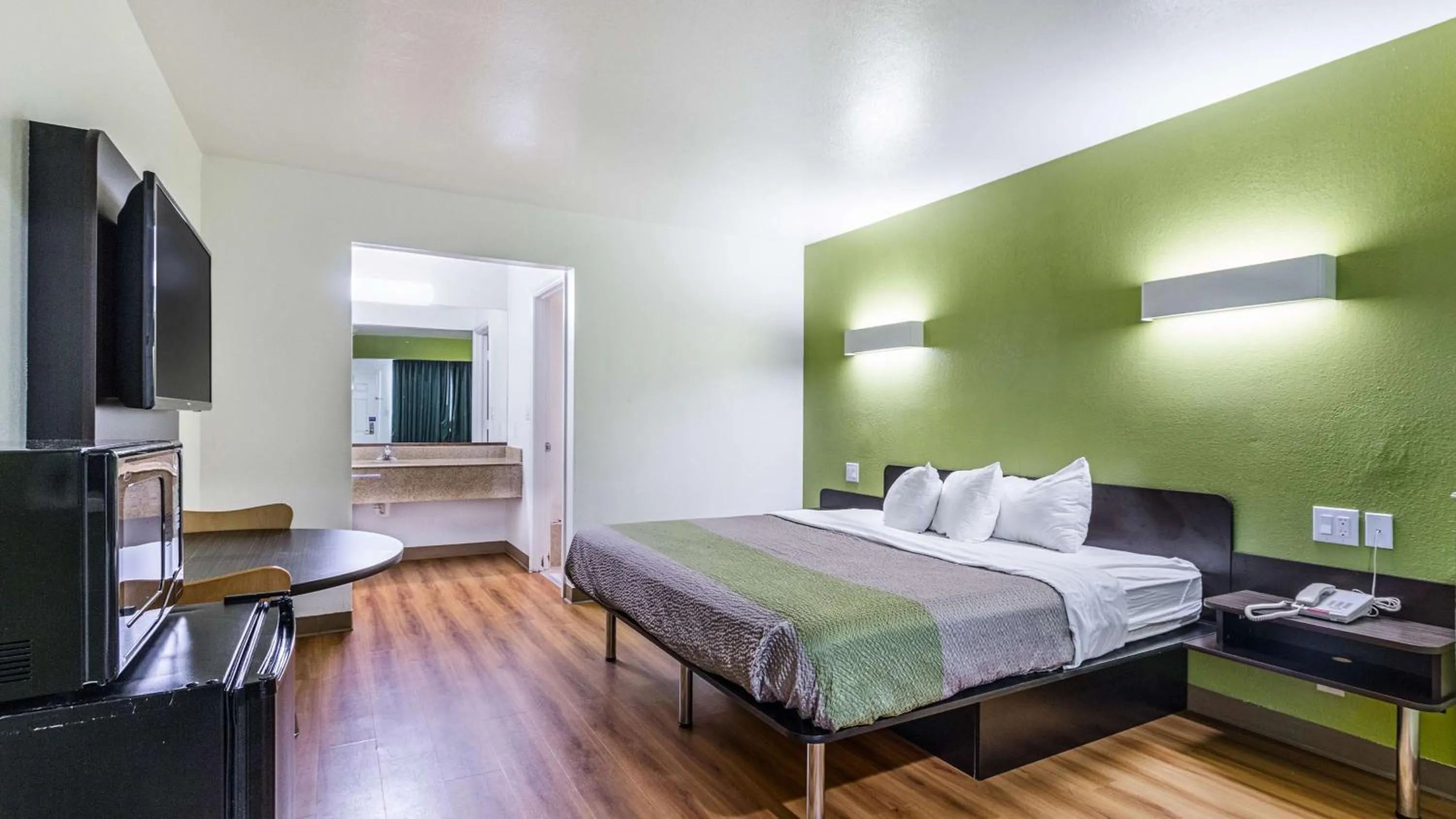 Photo of the whole room, Bed in Motel 6-San Marcos, TX - North