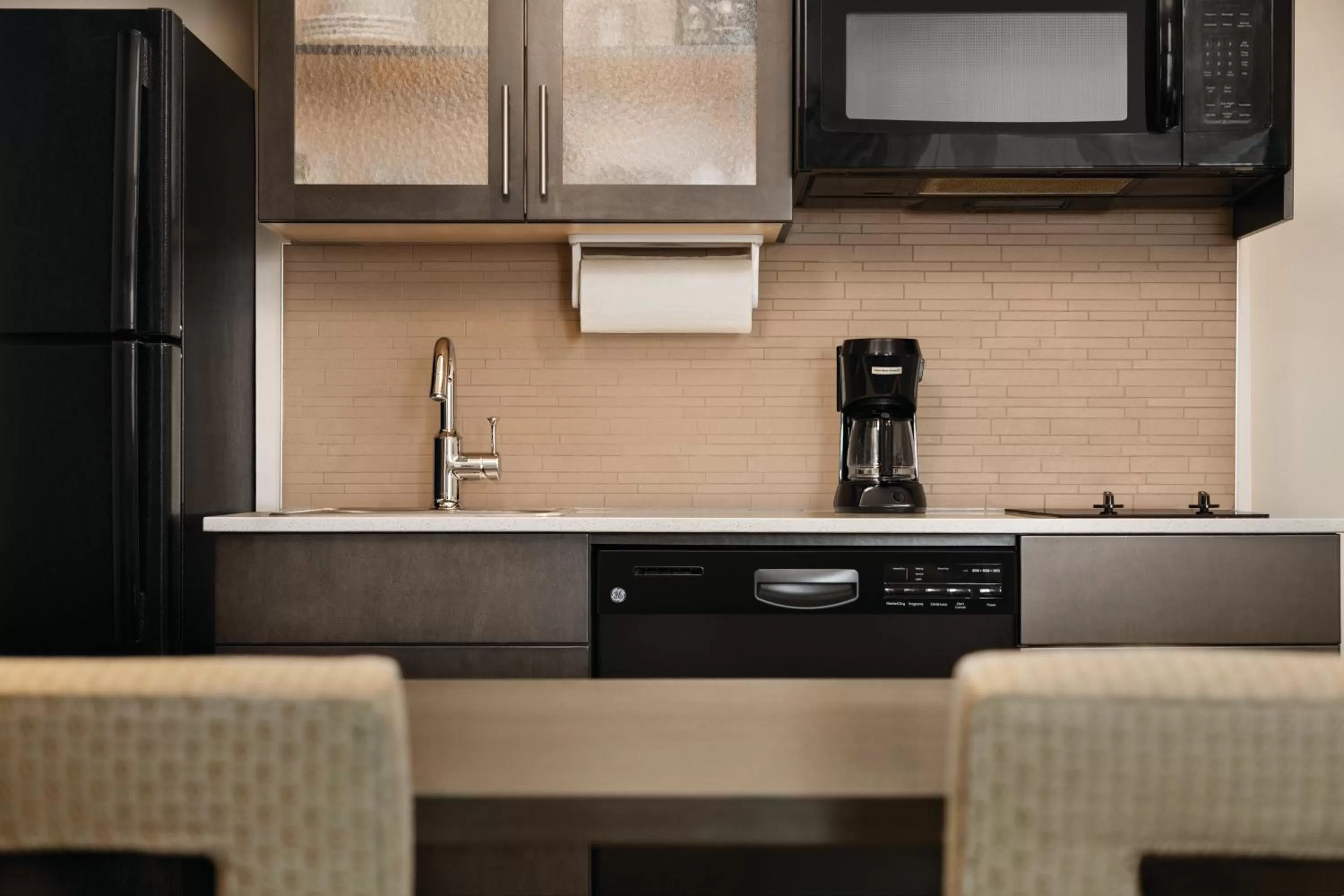 Kitchen or kitchenette in Park Inn by Radisson, Calgary Airport North, AB