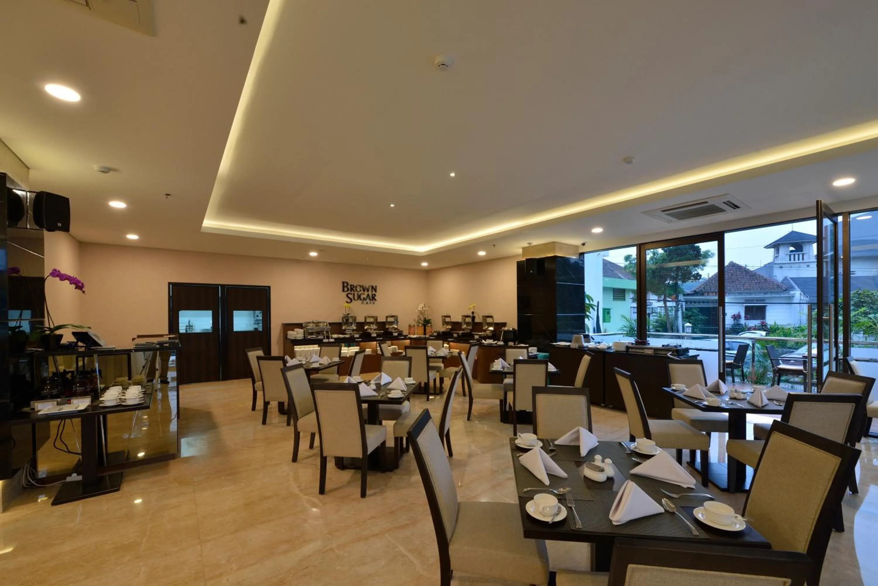 Restaurant/places to eat in Hotel California Bandung