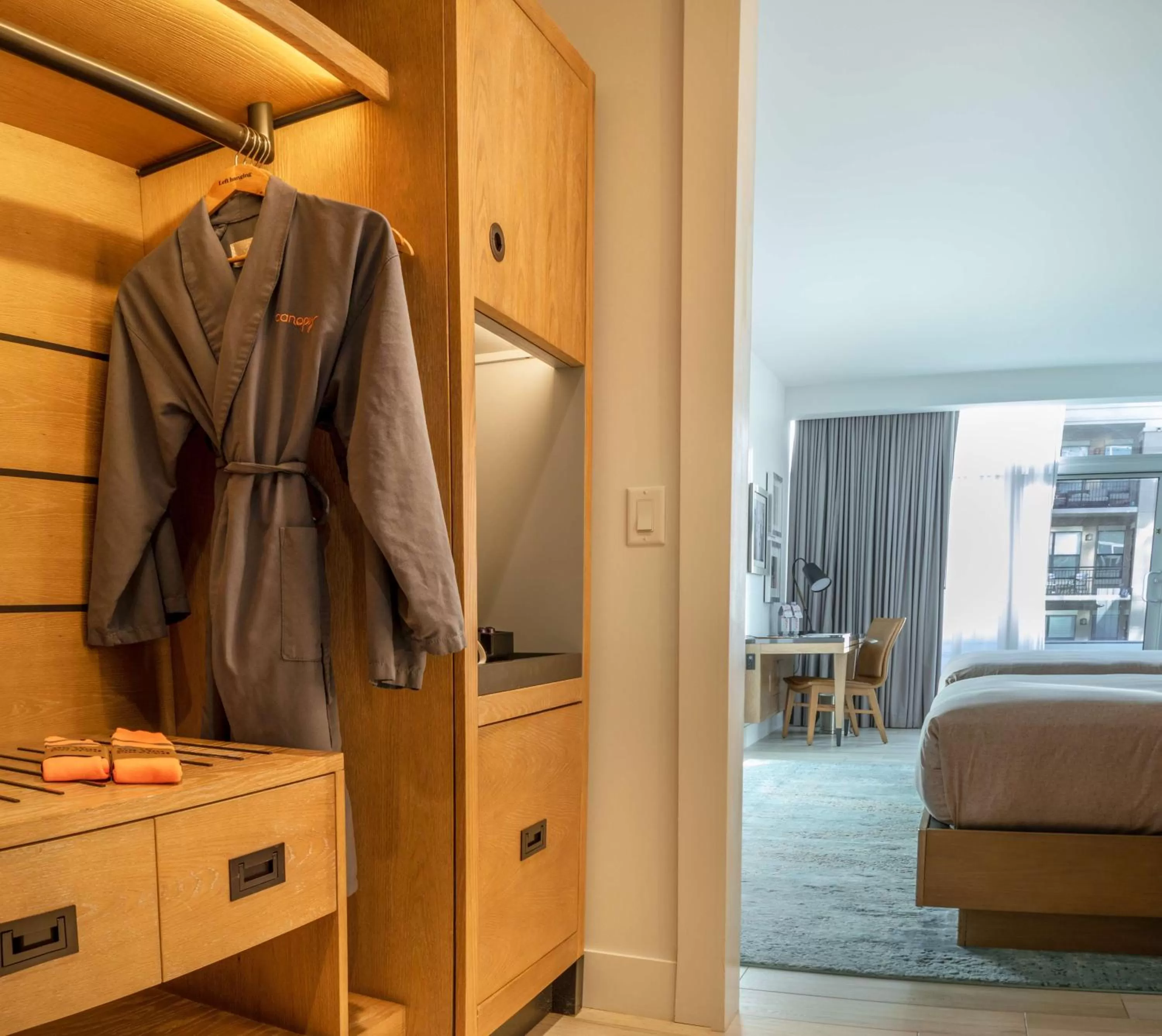 Bedroom, Bed in Canopy By Hilton Dallas Uptown