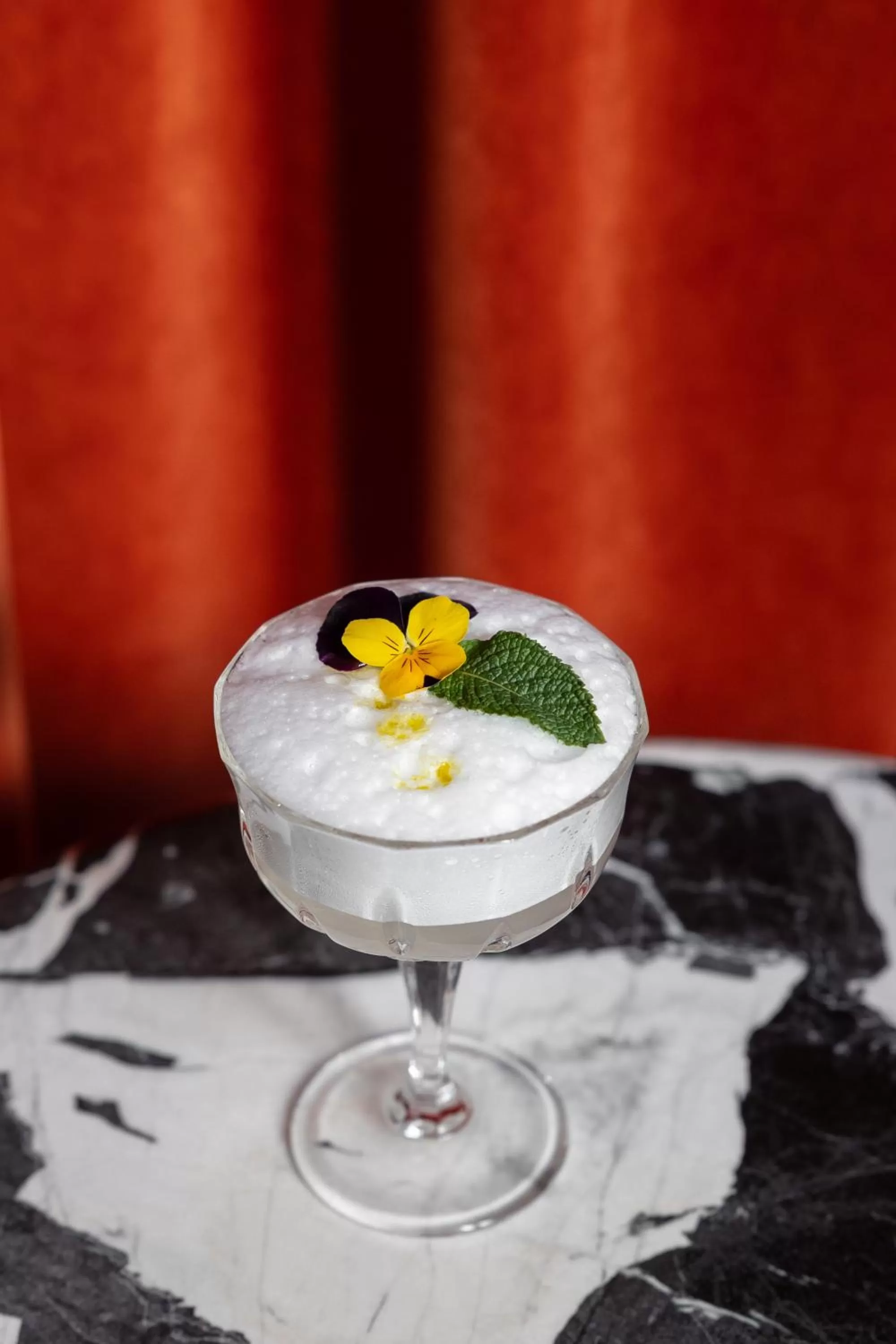 Lounge or bar in Hotel Le Place d'Armes - Relais & Châteaux