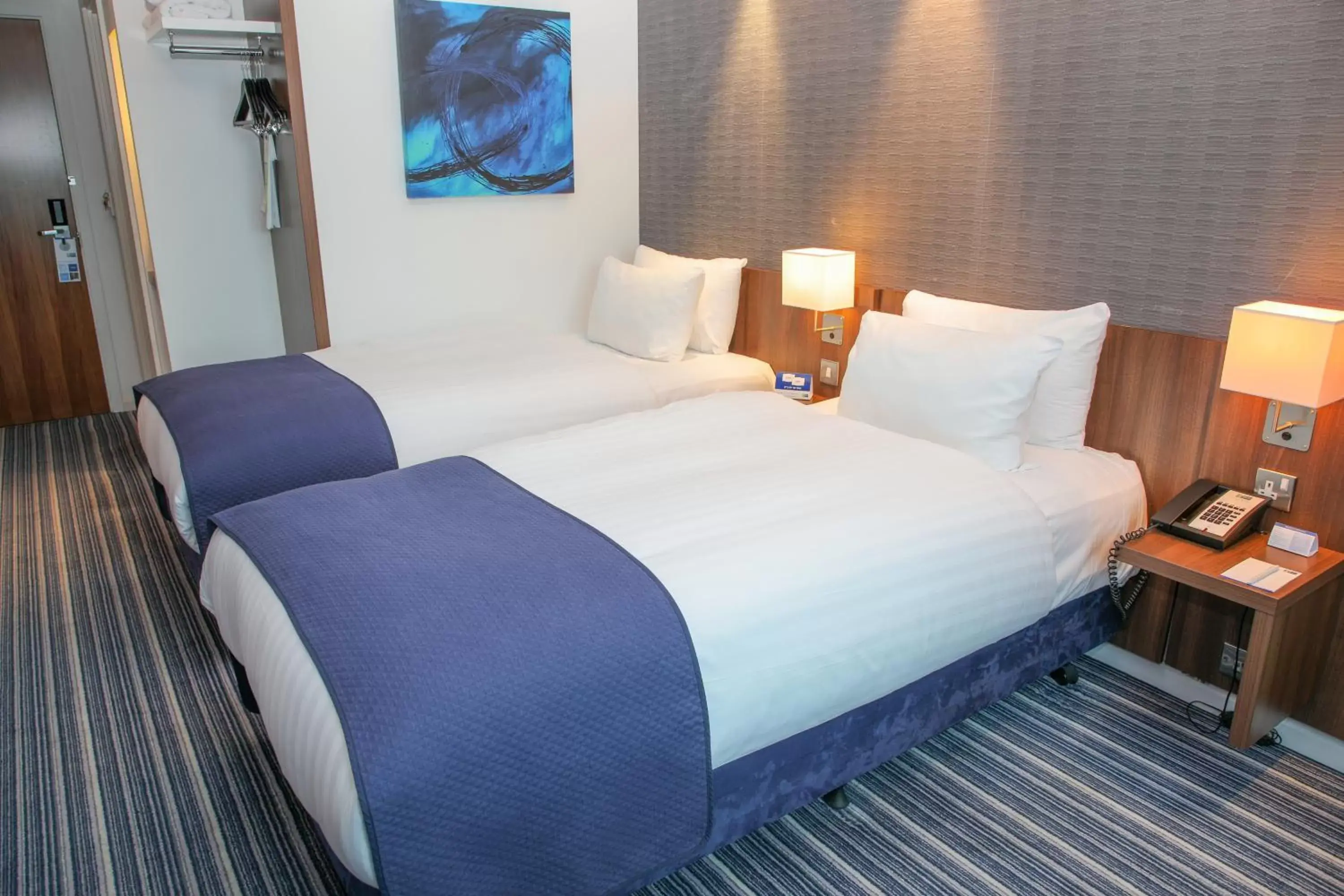 Standard Twin Room with Free Hot Breakfast in Holiday Inn Express London Heathrow T5 by IHG Standard Twin Room with Free Hot Breakfast in Holiday Inn Express London Heathrow T5 by IHG