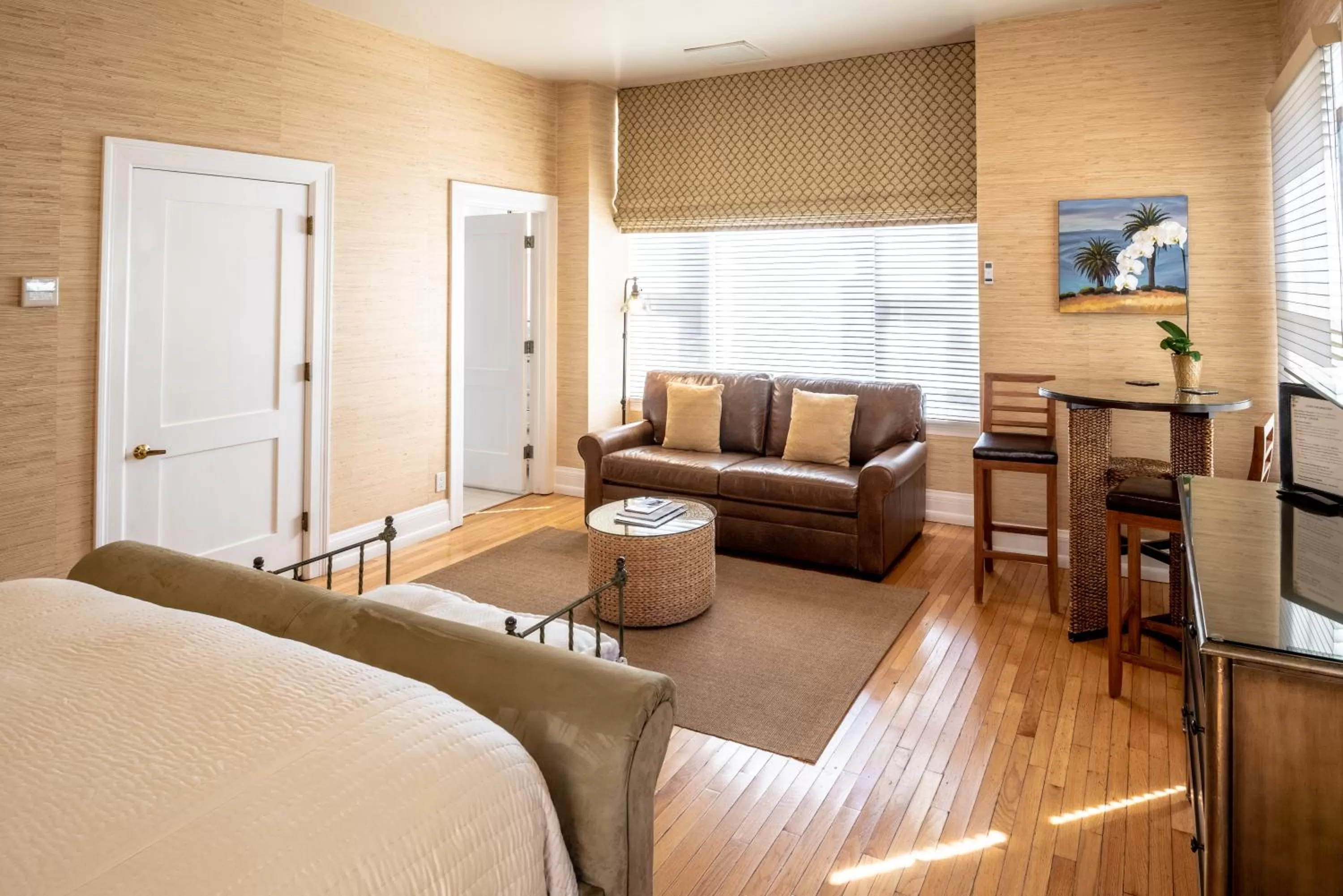 Photo of the whole room, Bed in Harbor House Inn