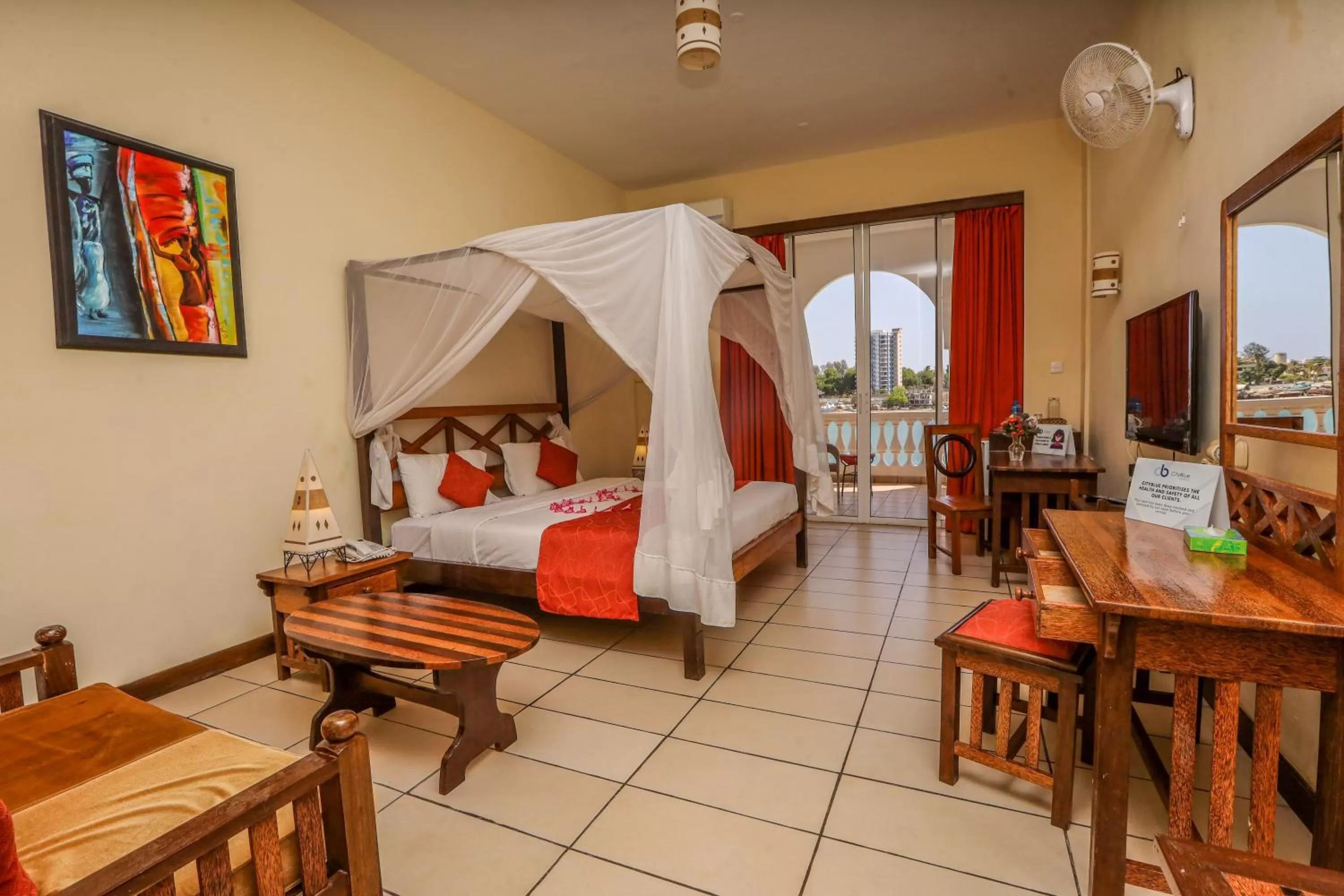 Seating area, Bed in CityBlue Creekside Hotel & Suites