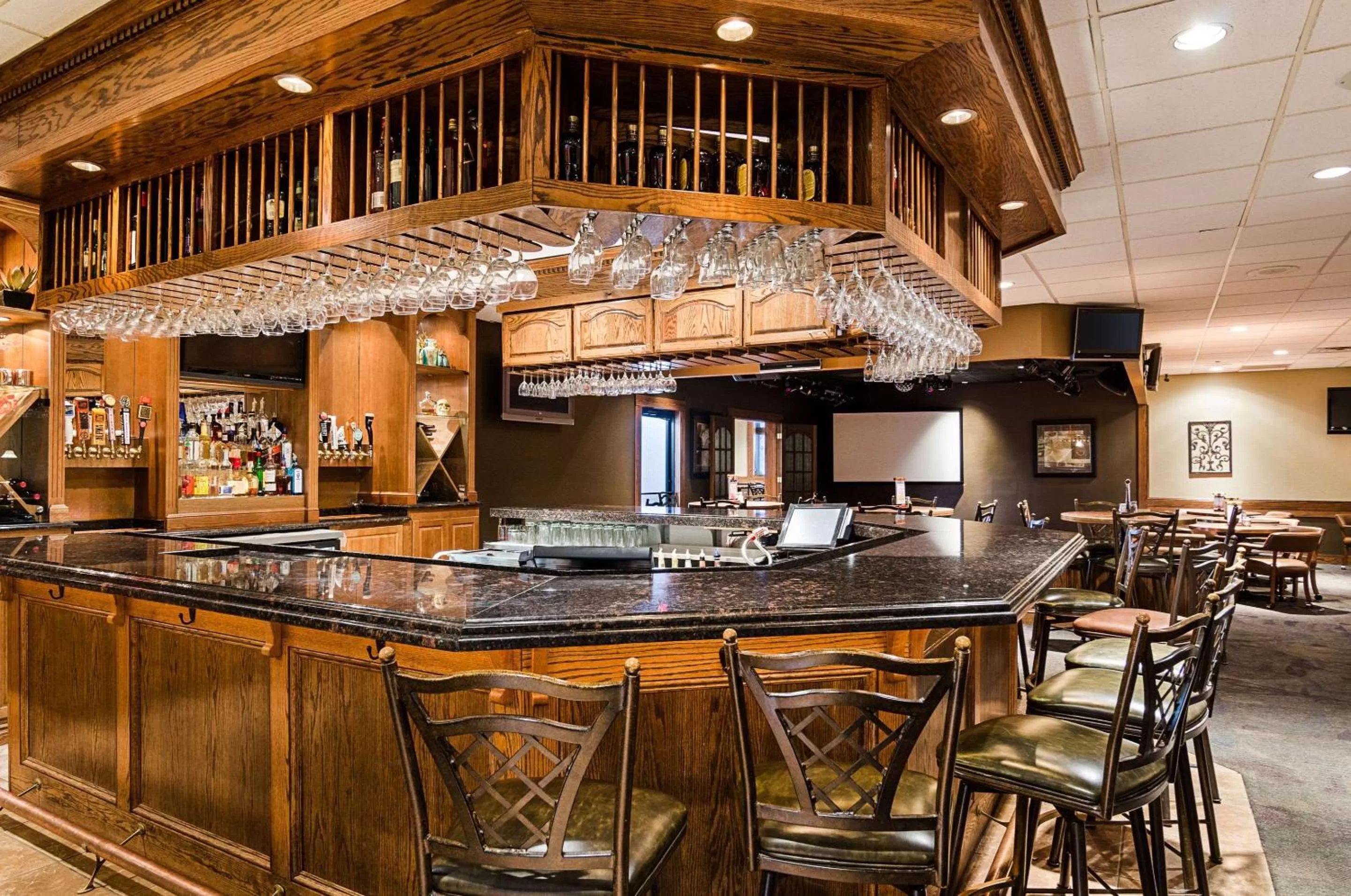 Restaurant/places to eat in Clarion Inn Garden City