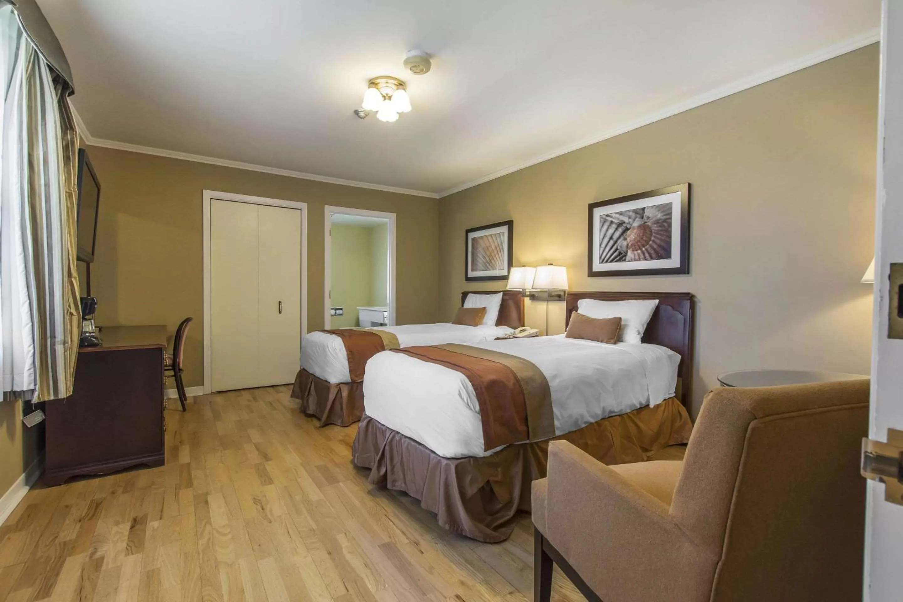 Photo of the whole room, Bed in Digby Pines Golf Resort and Spa