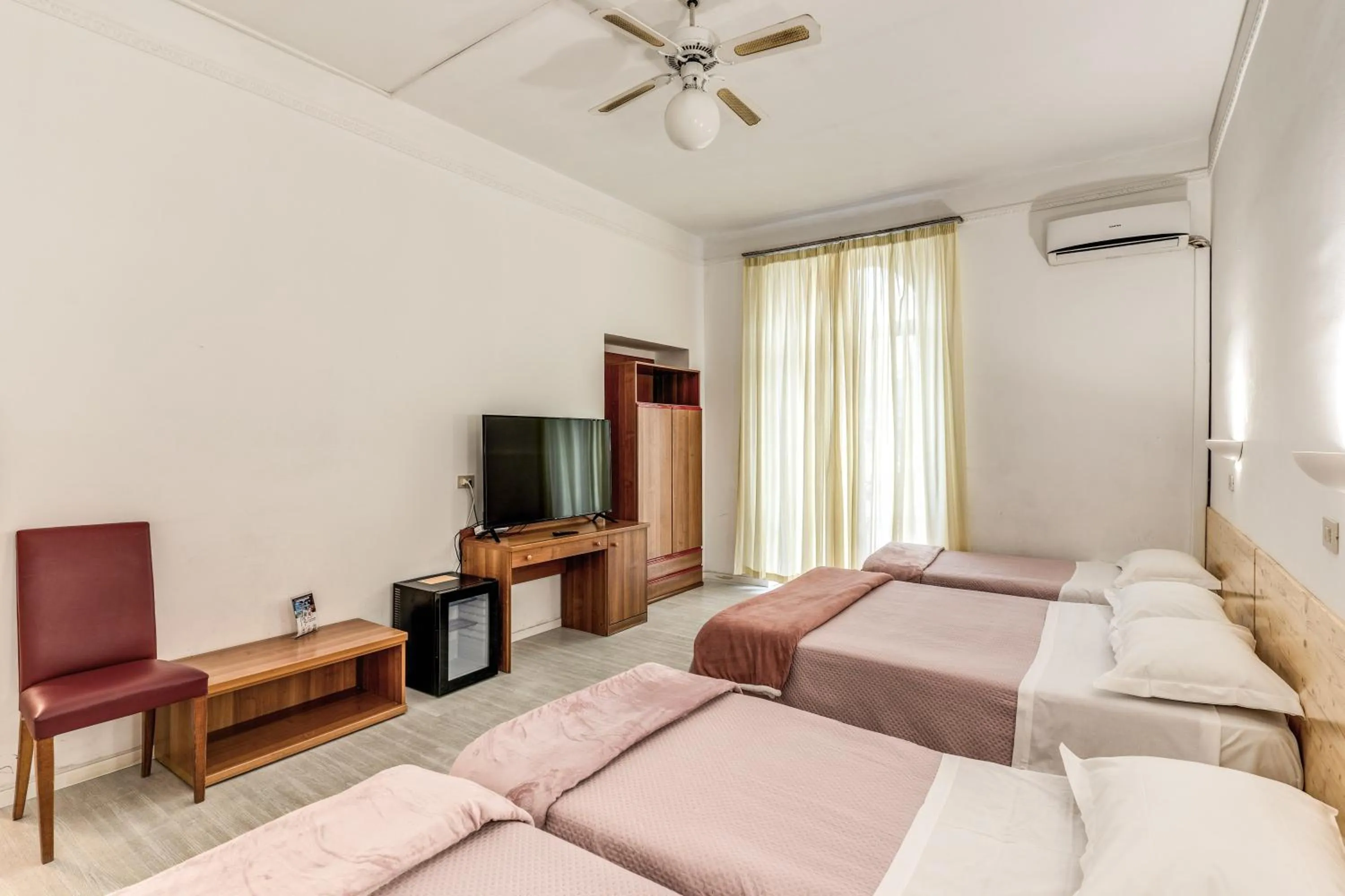 Bedroom, Bed in Hotel Altavilla 9