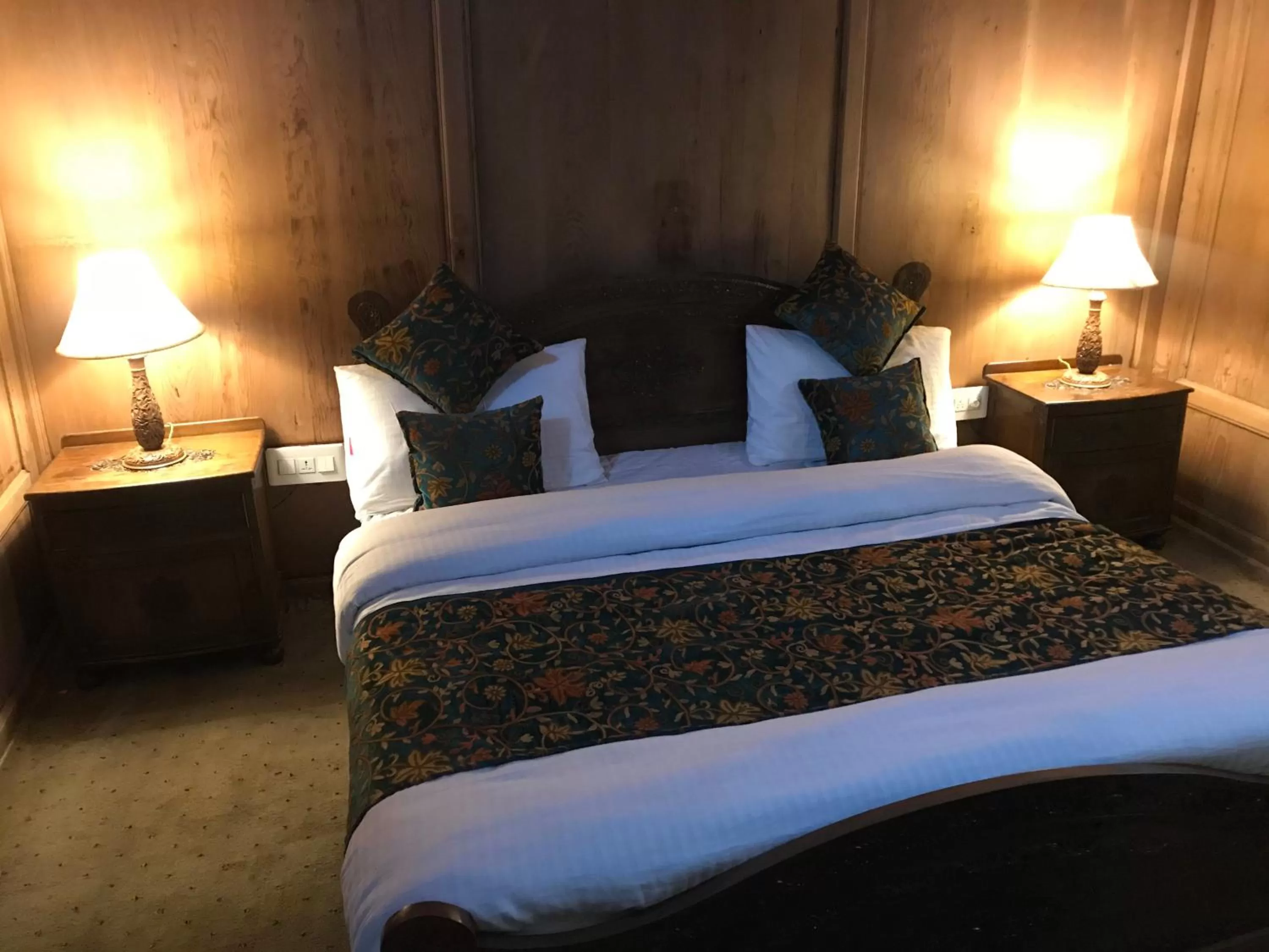 Bed in Nazneen Group Of Houseboats