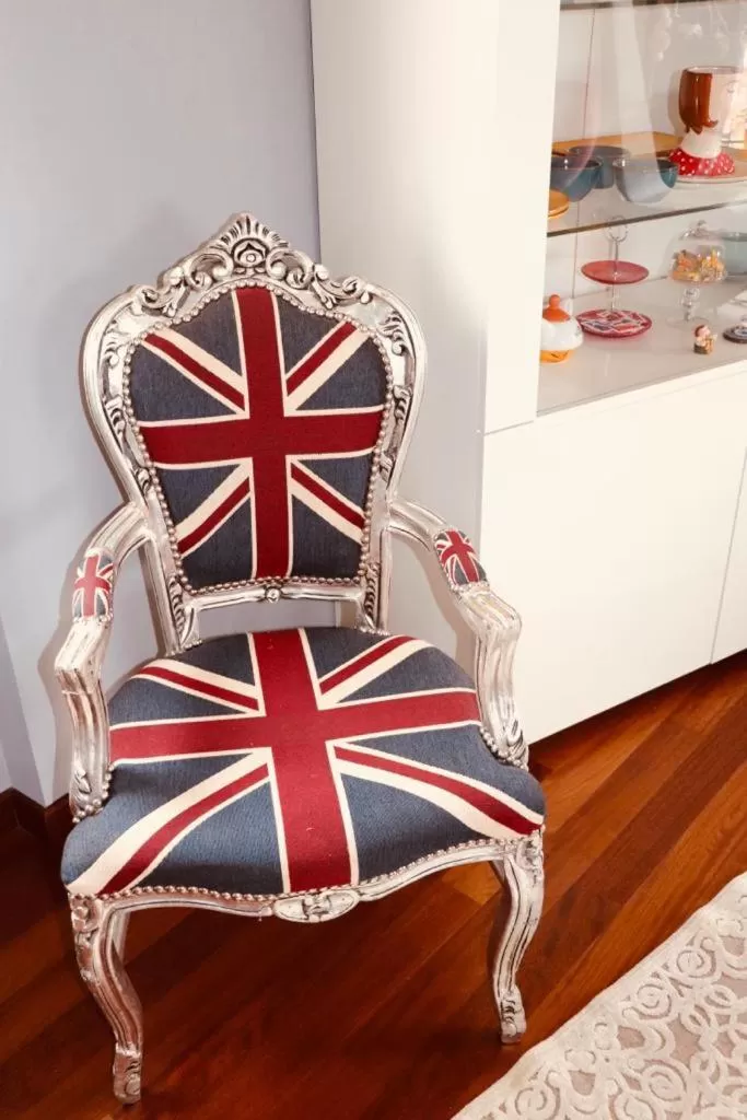 Seating Area in La scala del libro