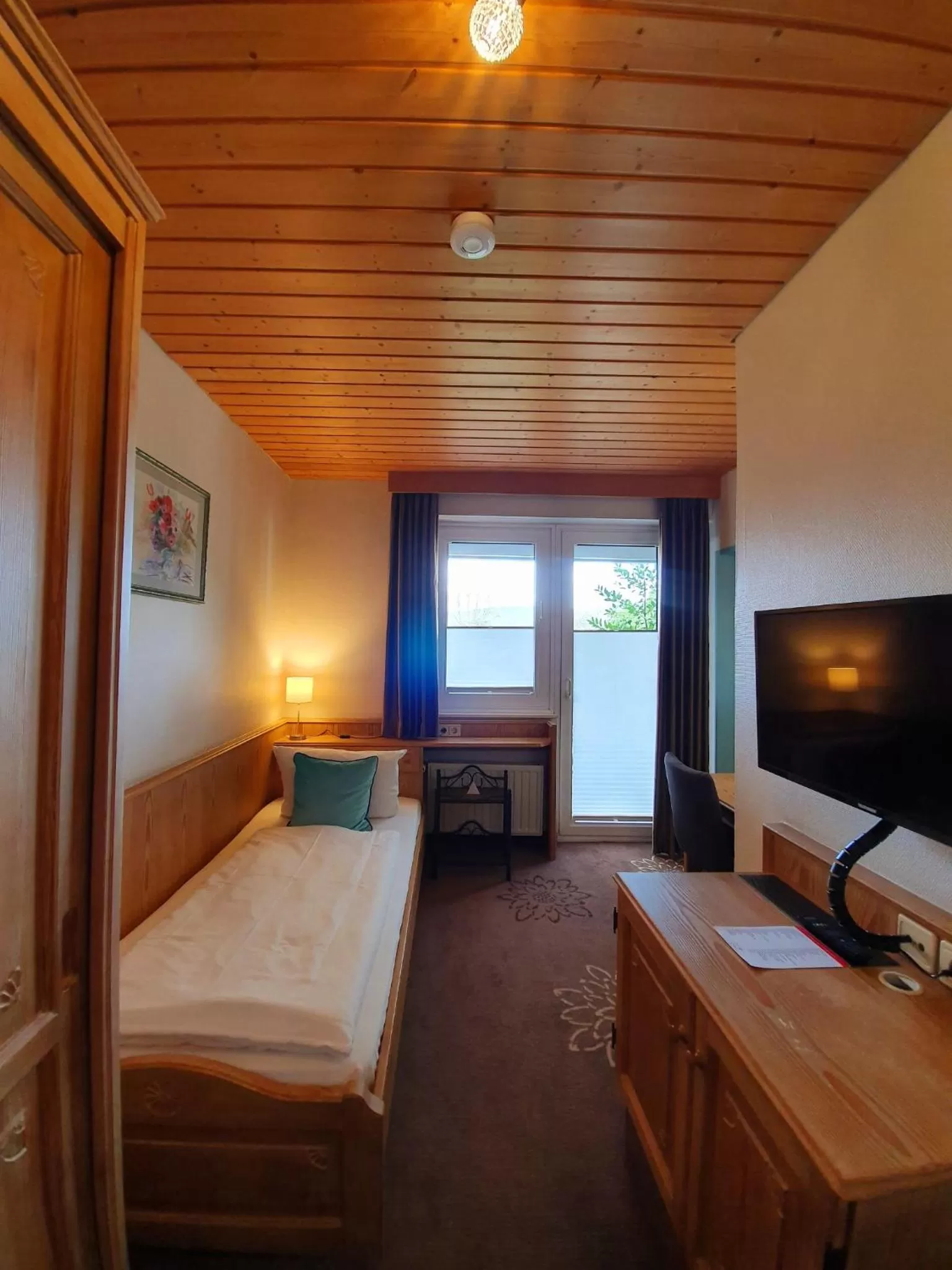 Photo of the whole room, Bed in Hotel in den Herrnwiesen