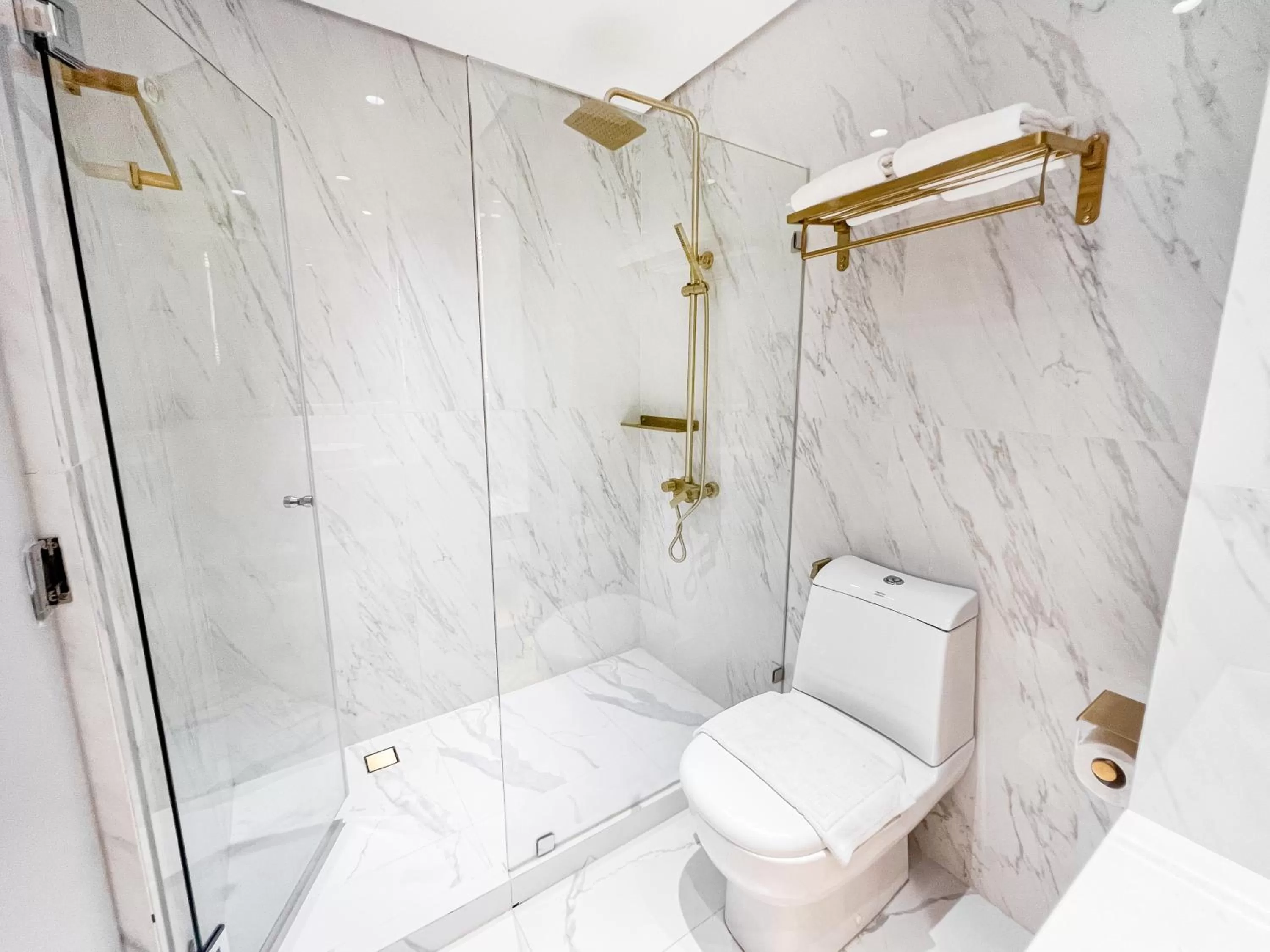 Shower in Ironwood Hotel