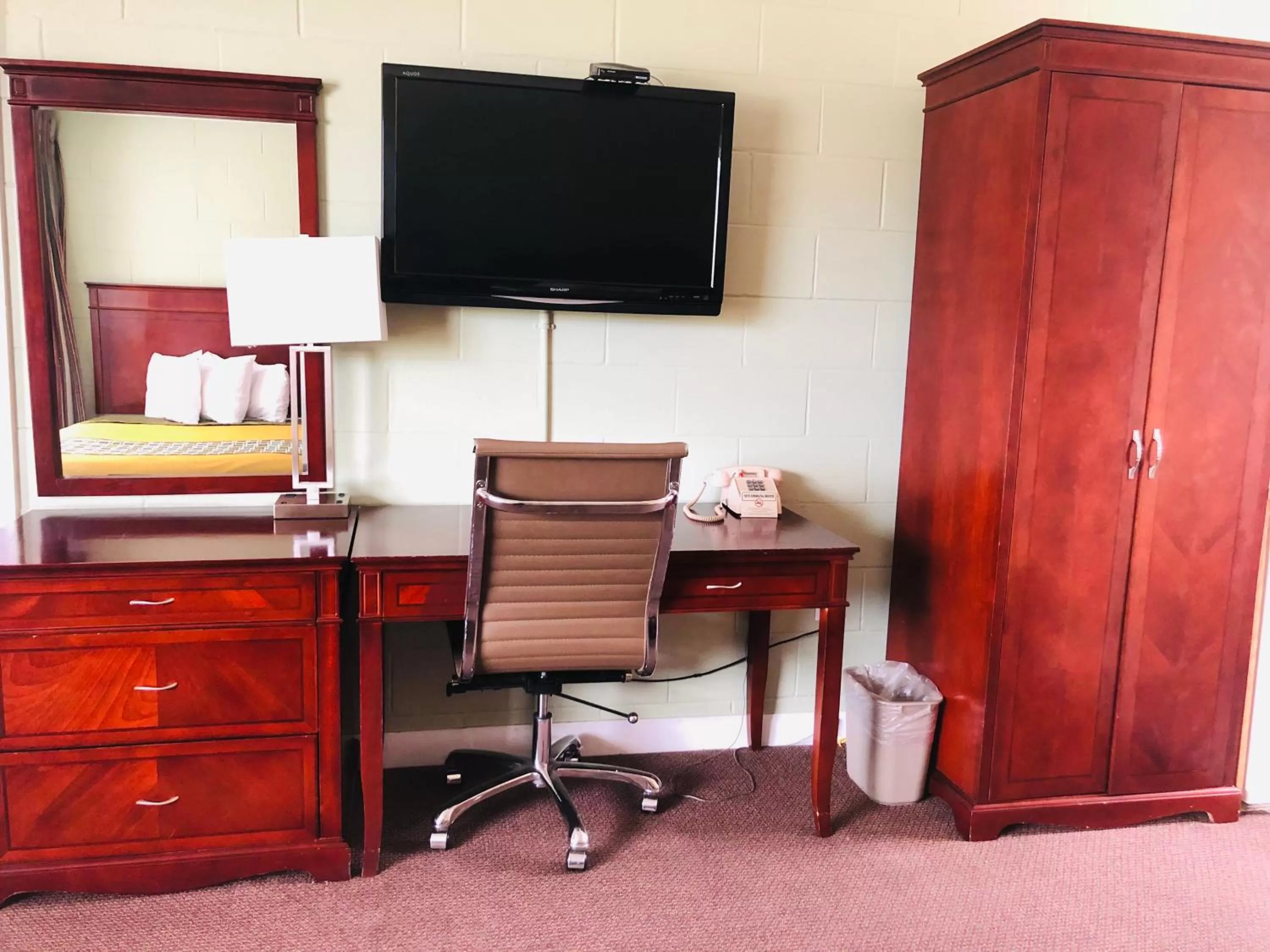 Perth Plaza Inn & Suites