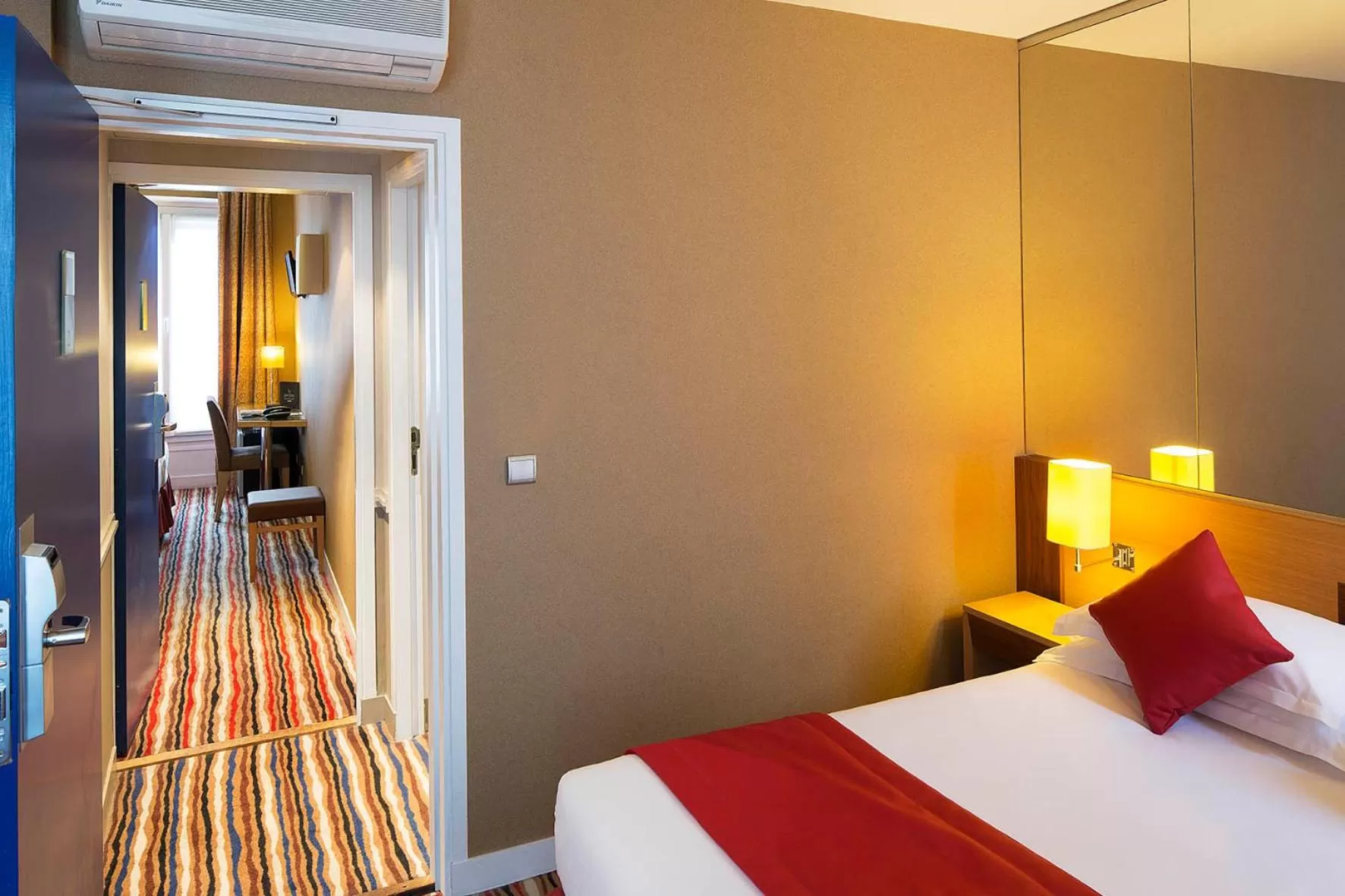 Bedroom, Bed in Hôtel Pavillon Bastille