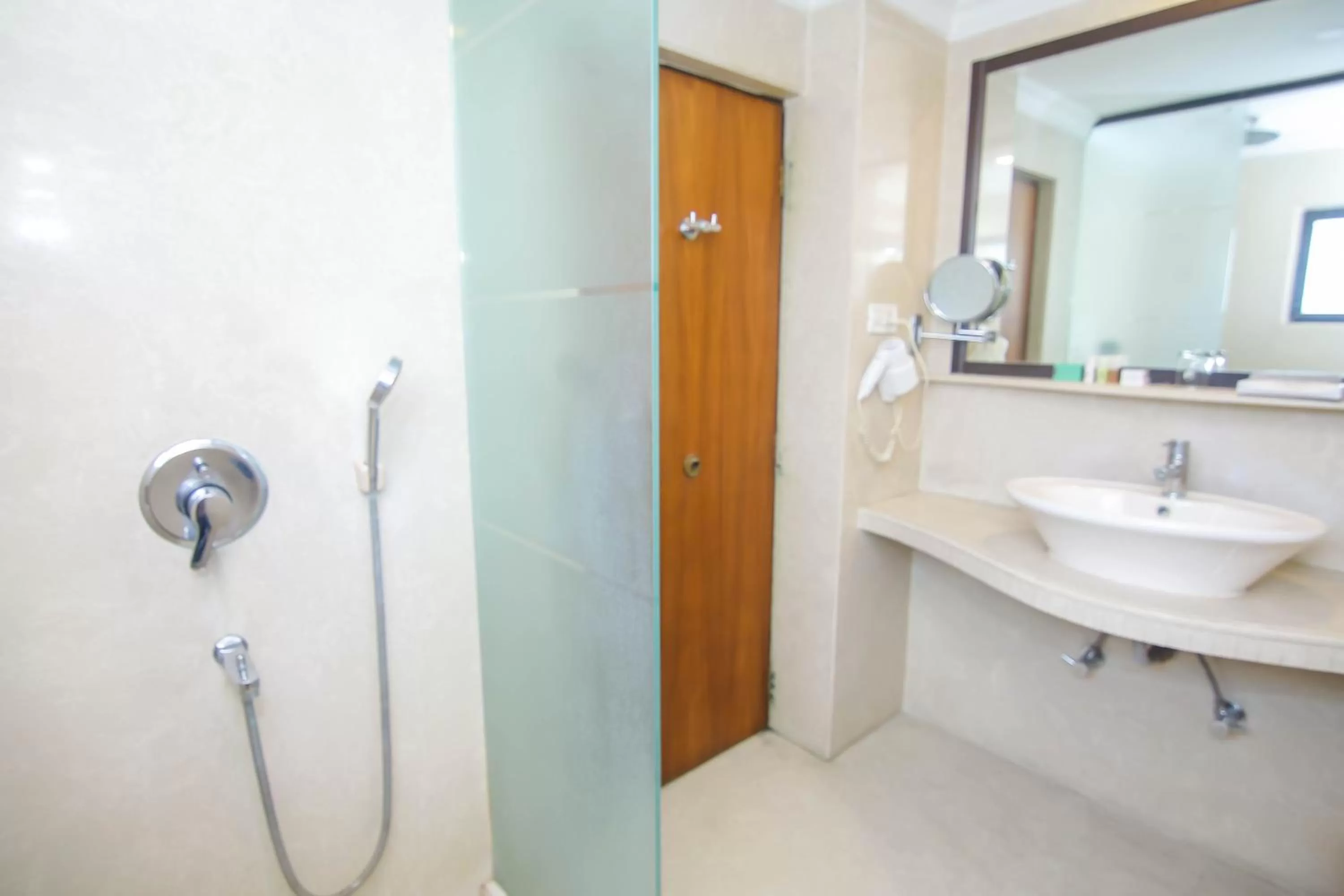 Toilet in Lytton Hotel