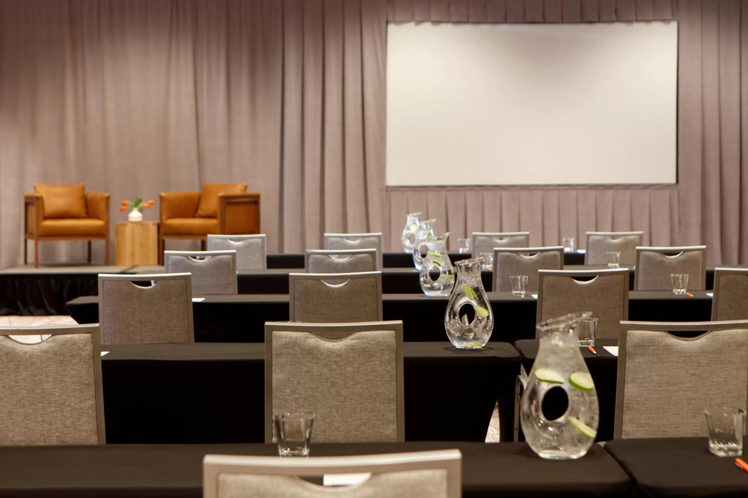 Meeting/conference room in Kimpton Overland Hotel - Atlanta Airport by IHG