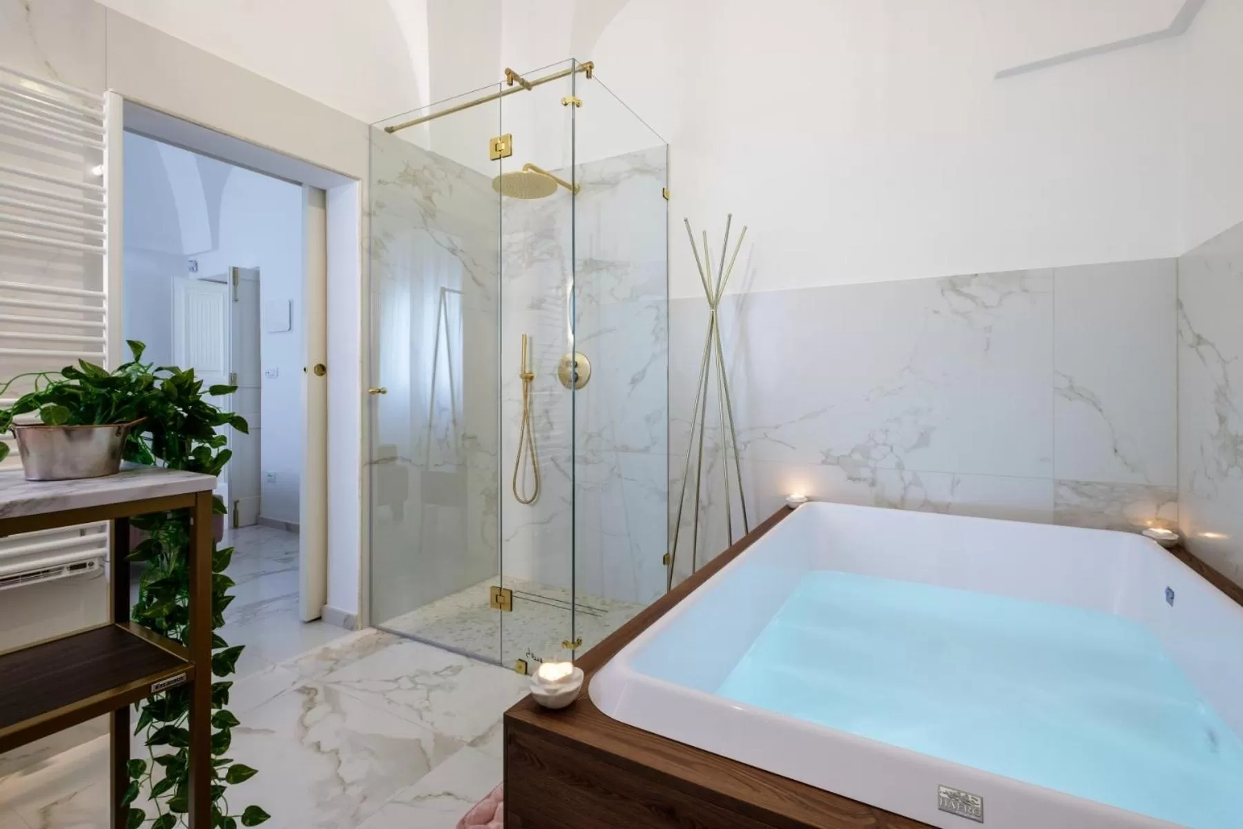 Shower in La Bella Ostuni Suites