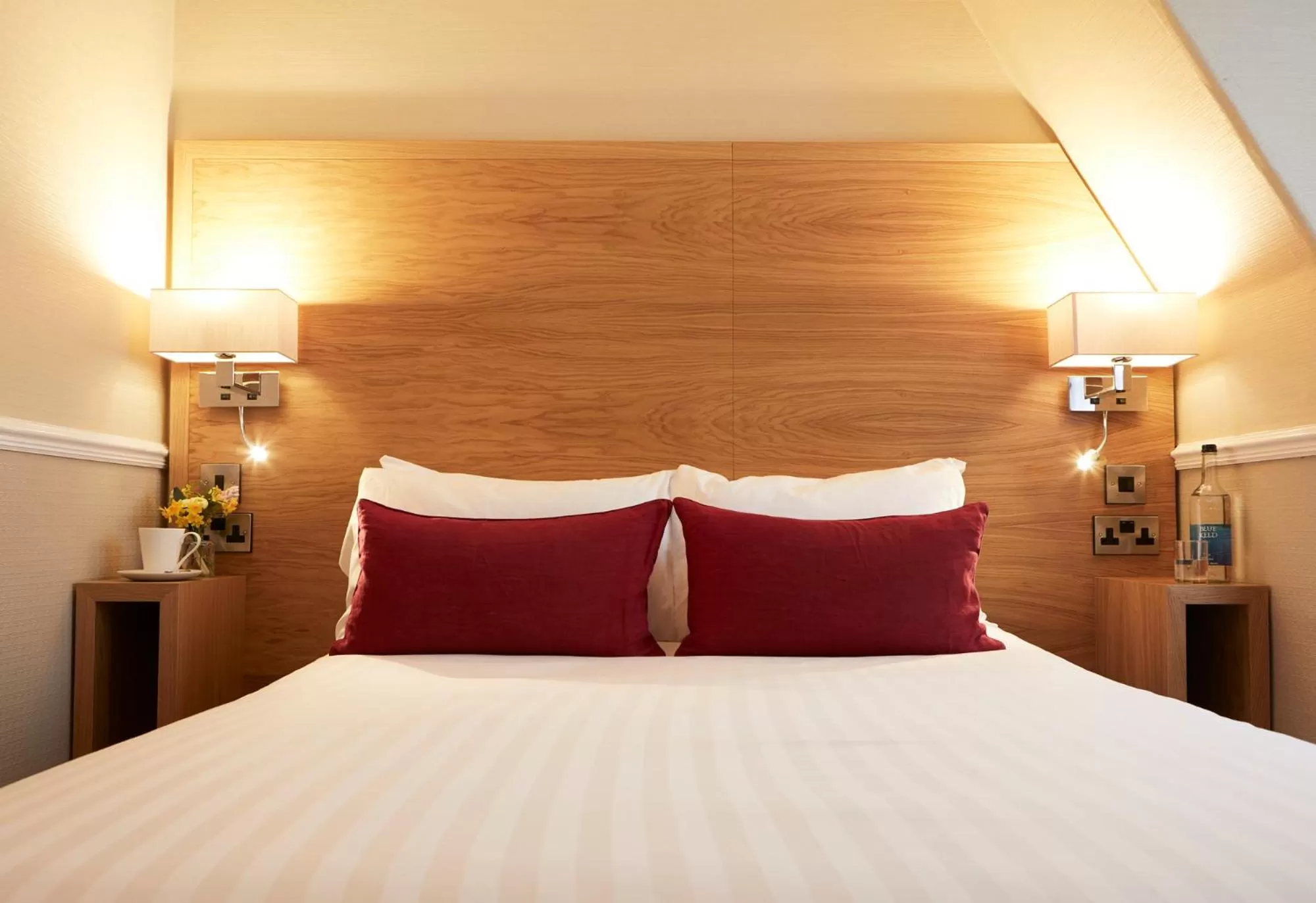 Bedroom, Bed in Palm Court Hotel