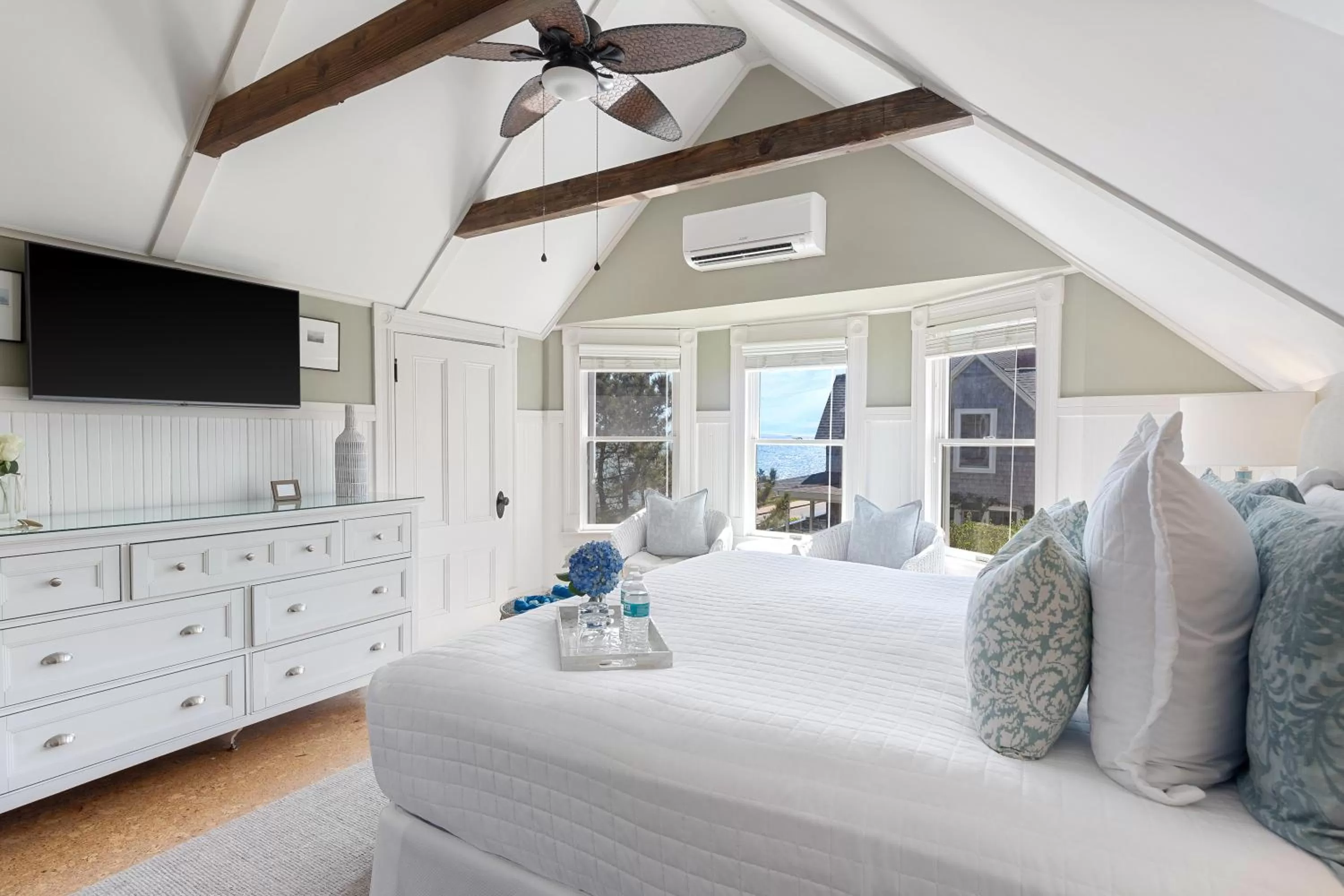 Bed in Inn on the Sound