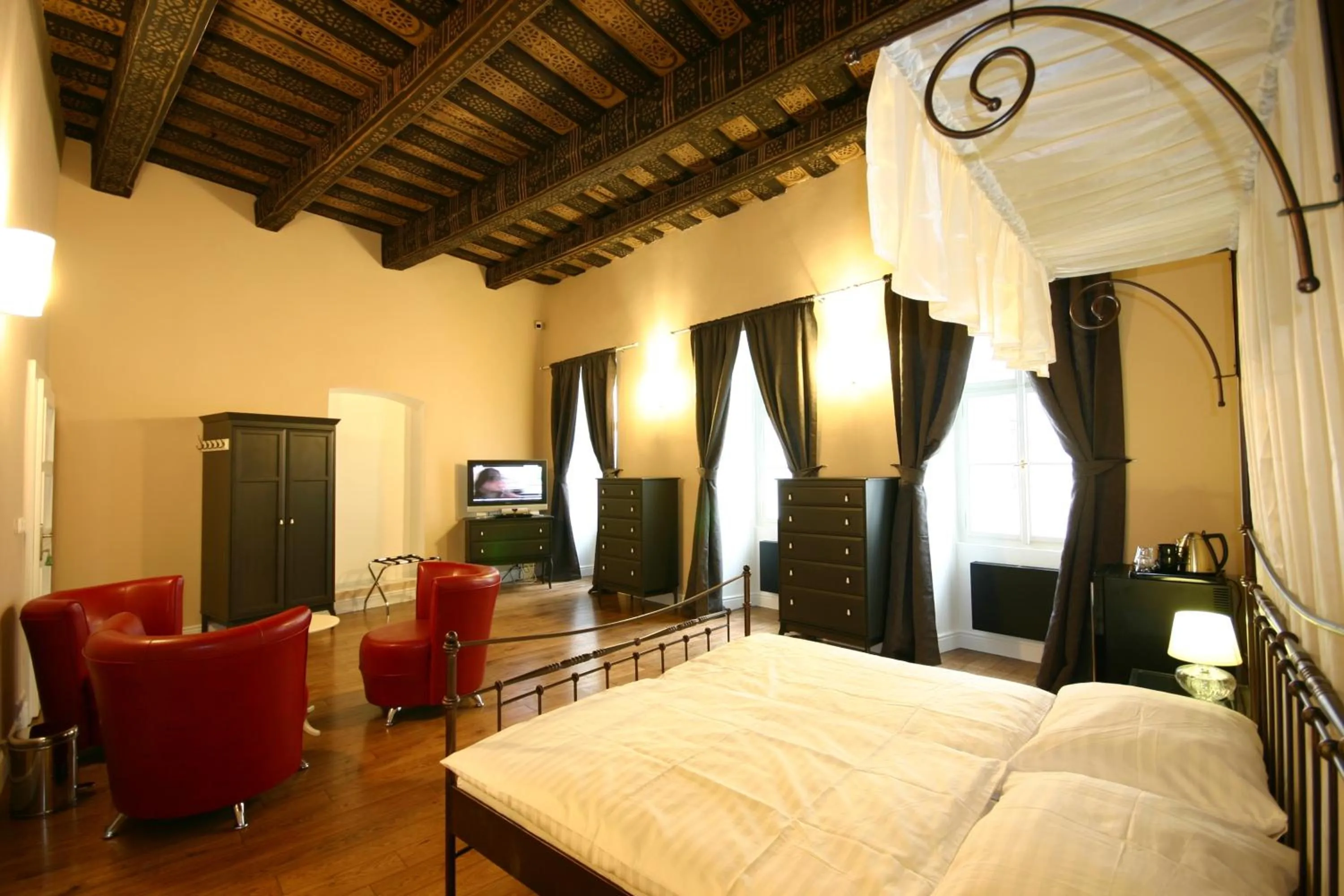 Photo of the whole room, Bed in U Tří Bubnů