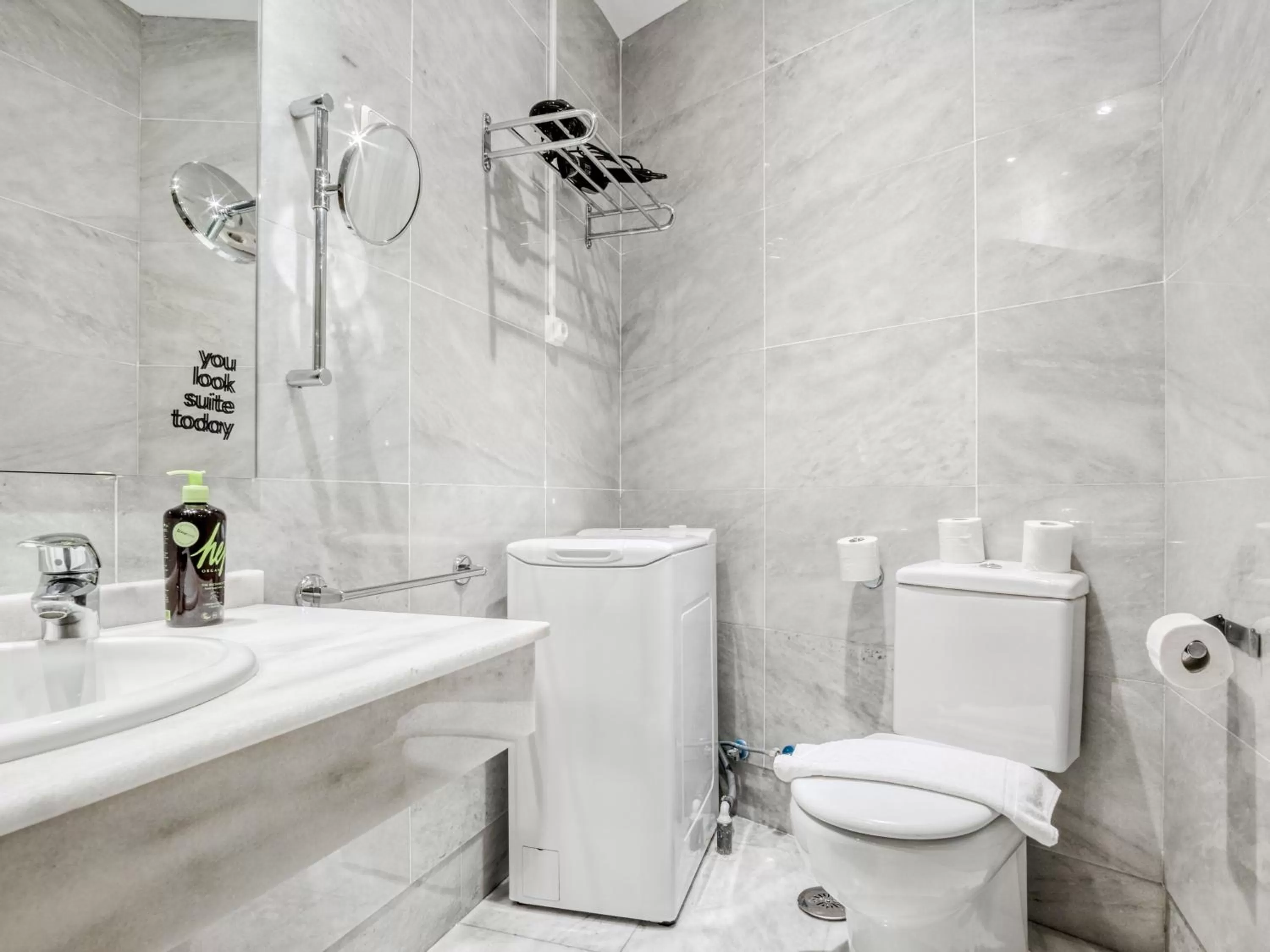 Bathroom in Limehome Madrid Calle de Don Ramón de la Cruz