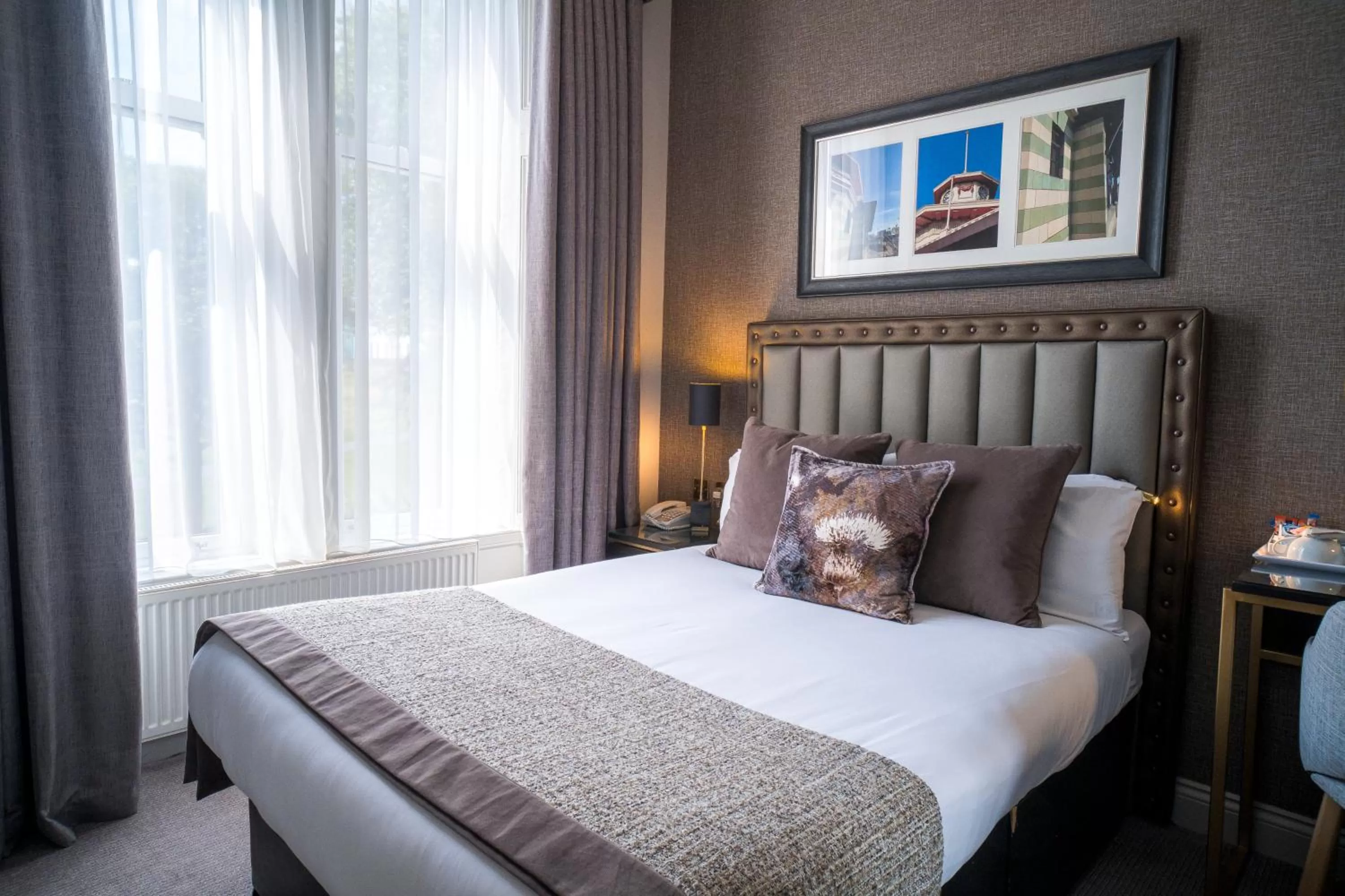 Bedroom, Bed in Number 10 Hotel