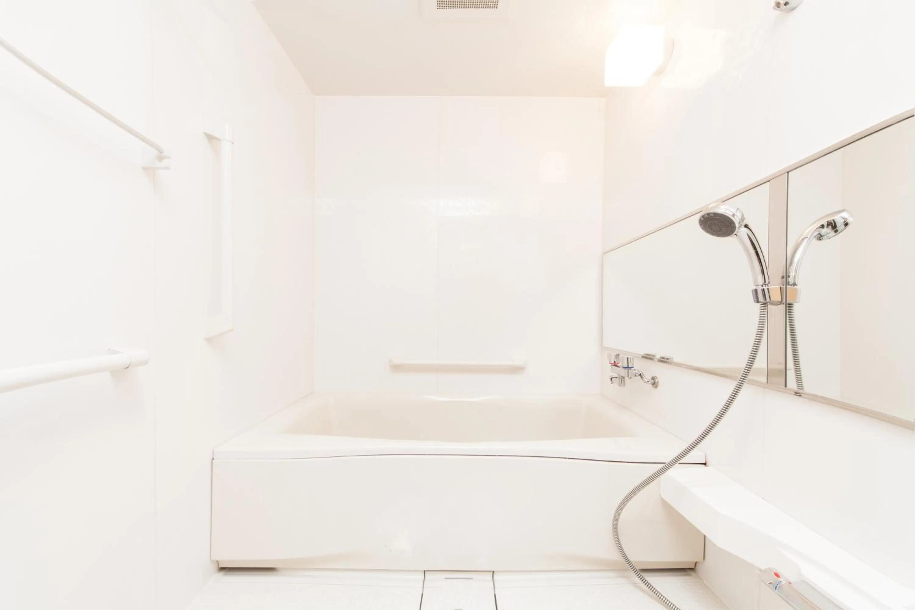 Shower in HOTEL MYSTAYS Sakaisuji Honmachi