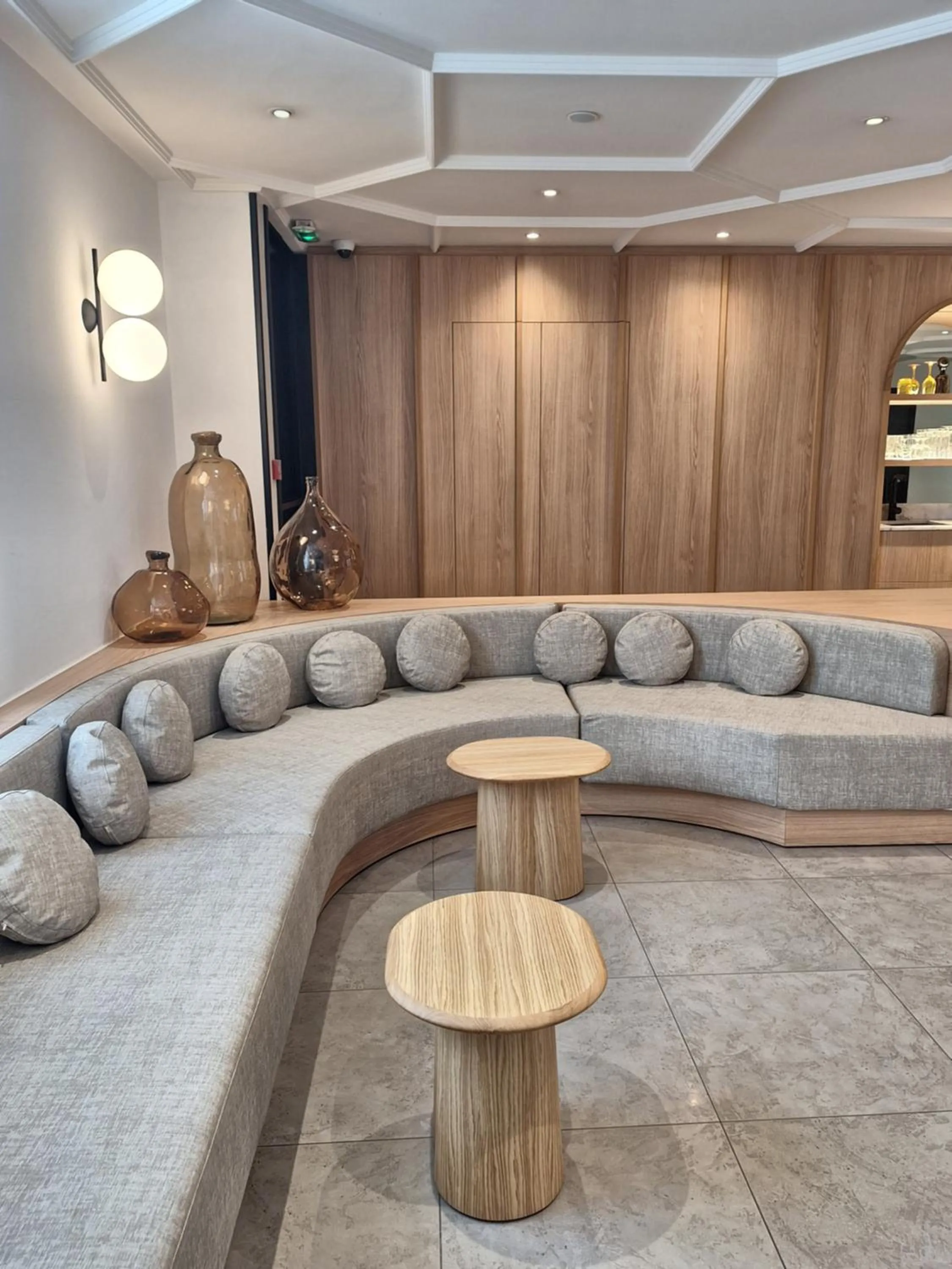 Living room in Mercure Paris Arc de Triomphe Wagram