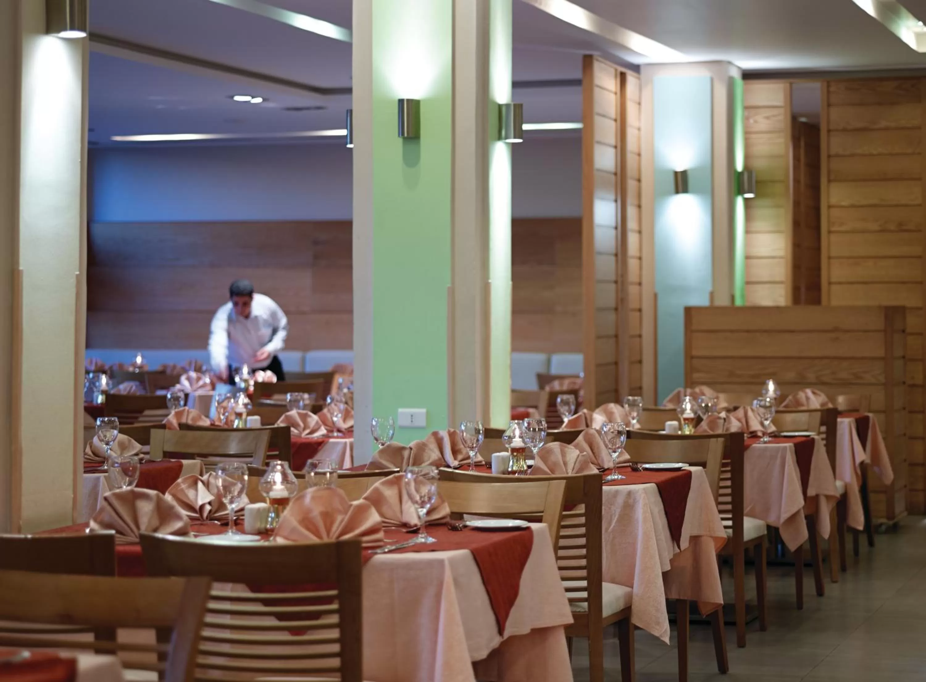 Restaurant/places to eat in Coral Sea Aqua Club Resort