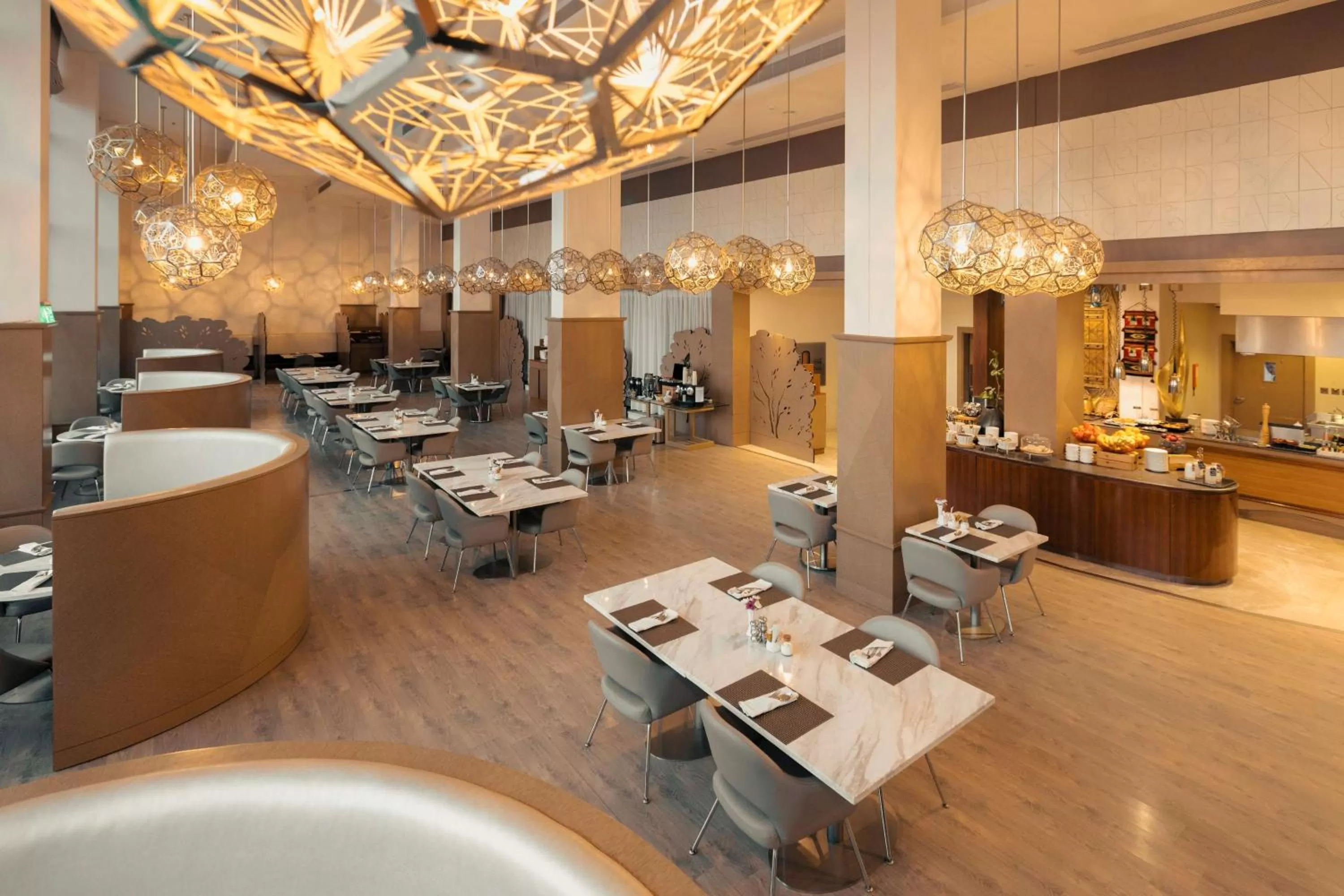 Restaurant/places to eat in Radisson Blu Hotel, Buraidah