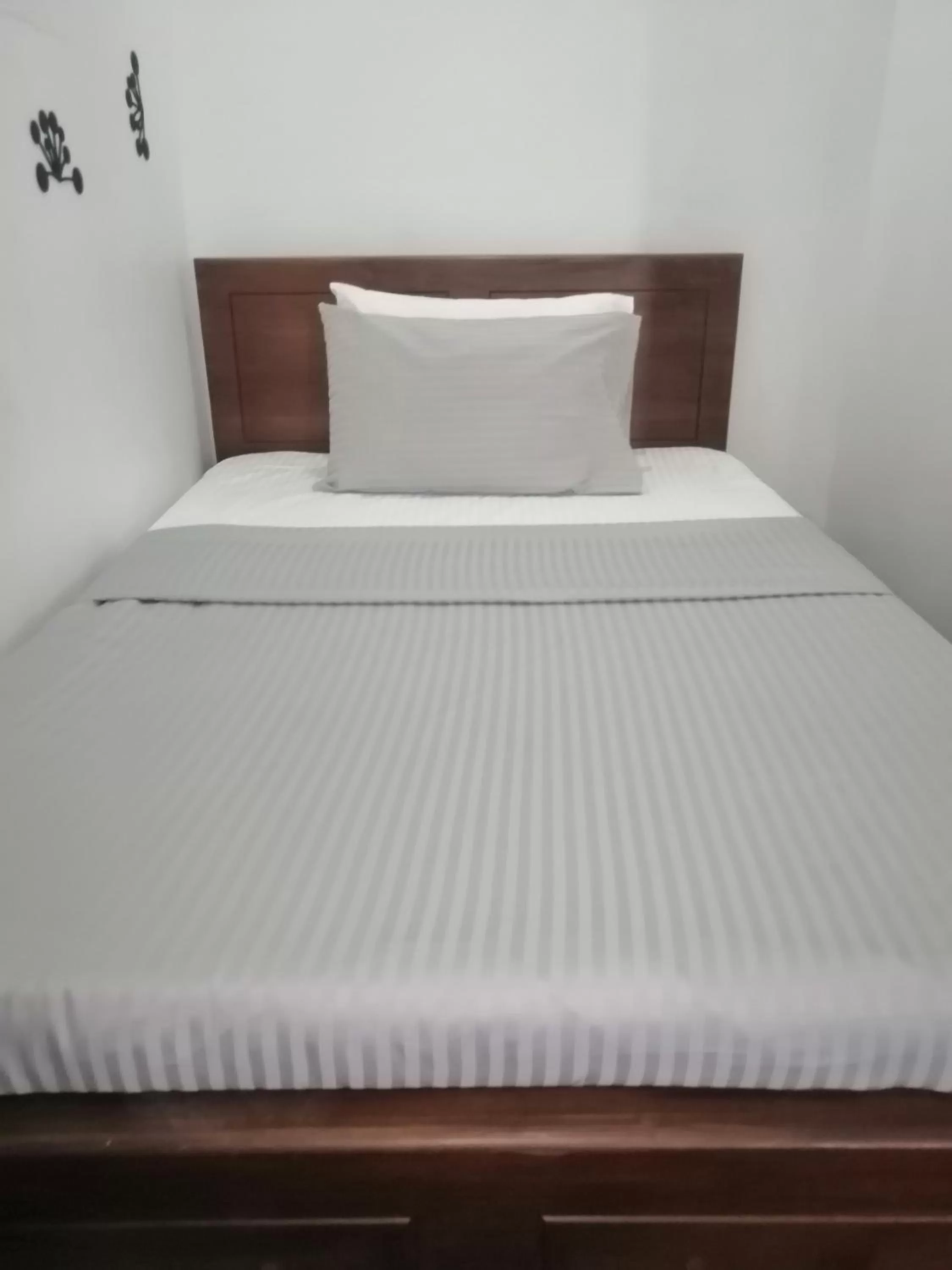 Bed in Le Petit Hotel & Restaurant