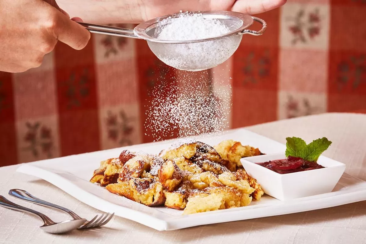 Food and drinks in Hotel Häuserl im Wald