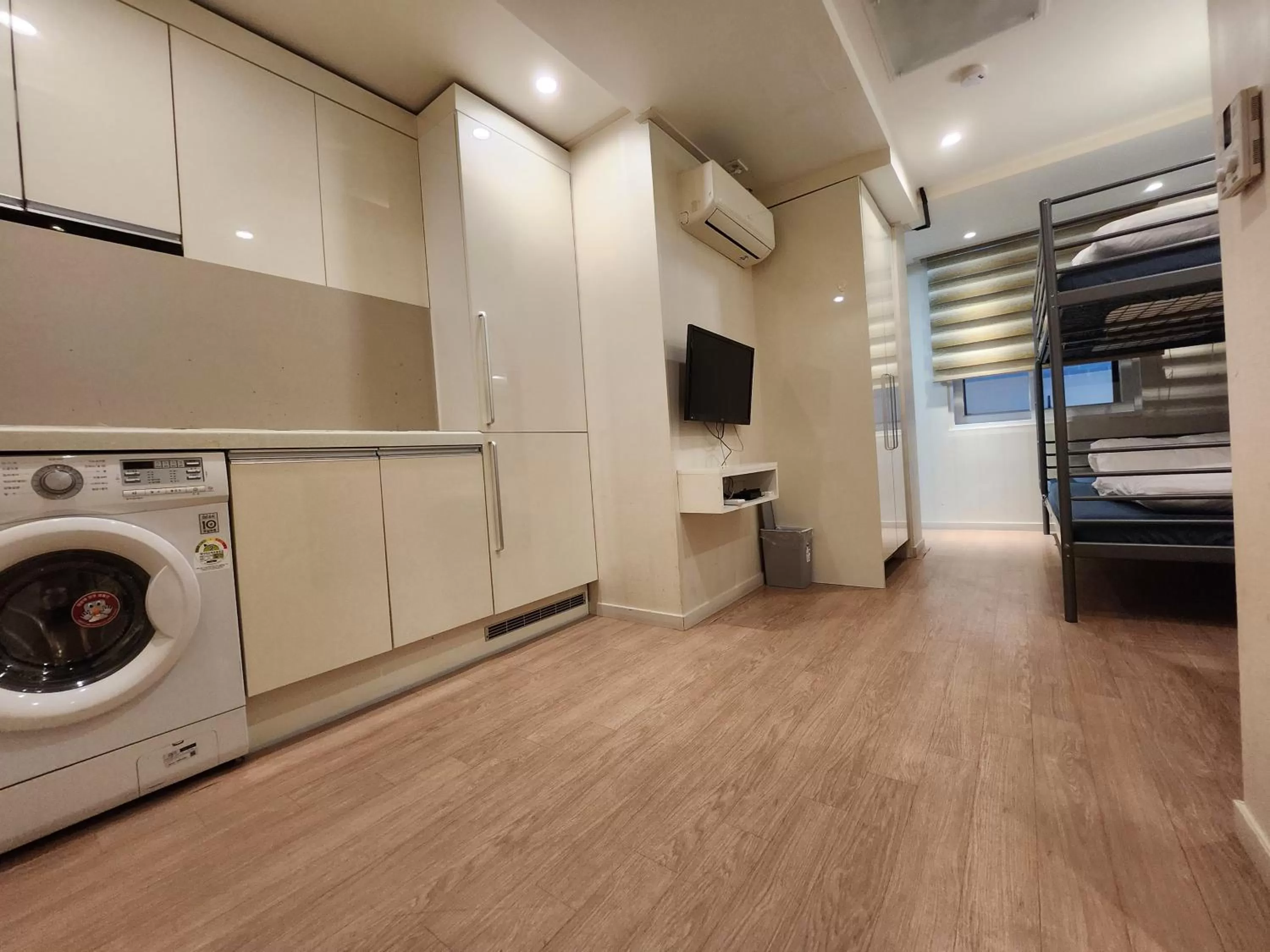 Photo of the whole room, Kitchen/Kitchenette in Olive hostel R(Residence)