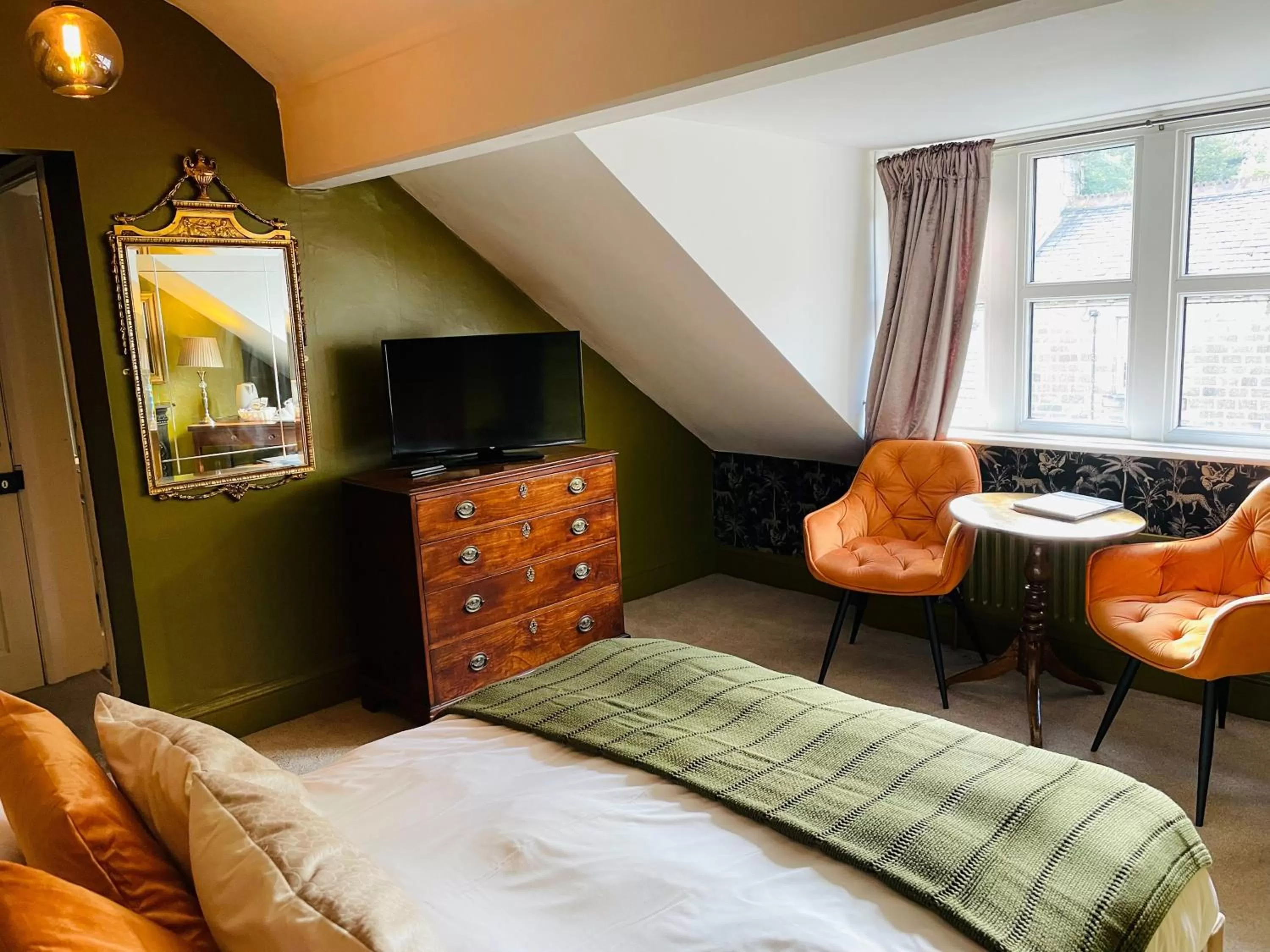 Photo of the whole room, Bed in The Old Registry guest house