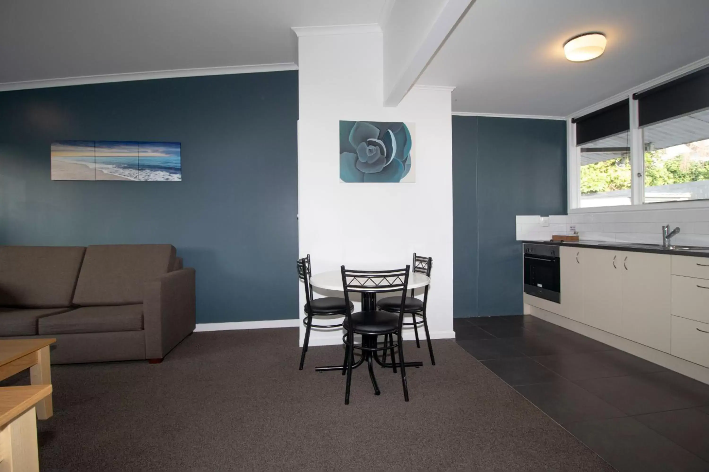 Family Room in The Avenue Family Room in The Avenue