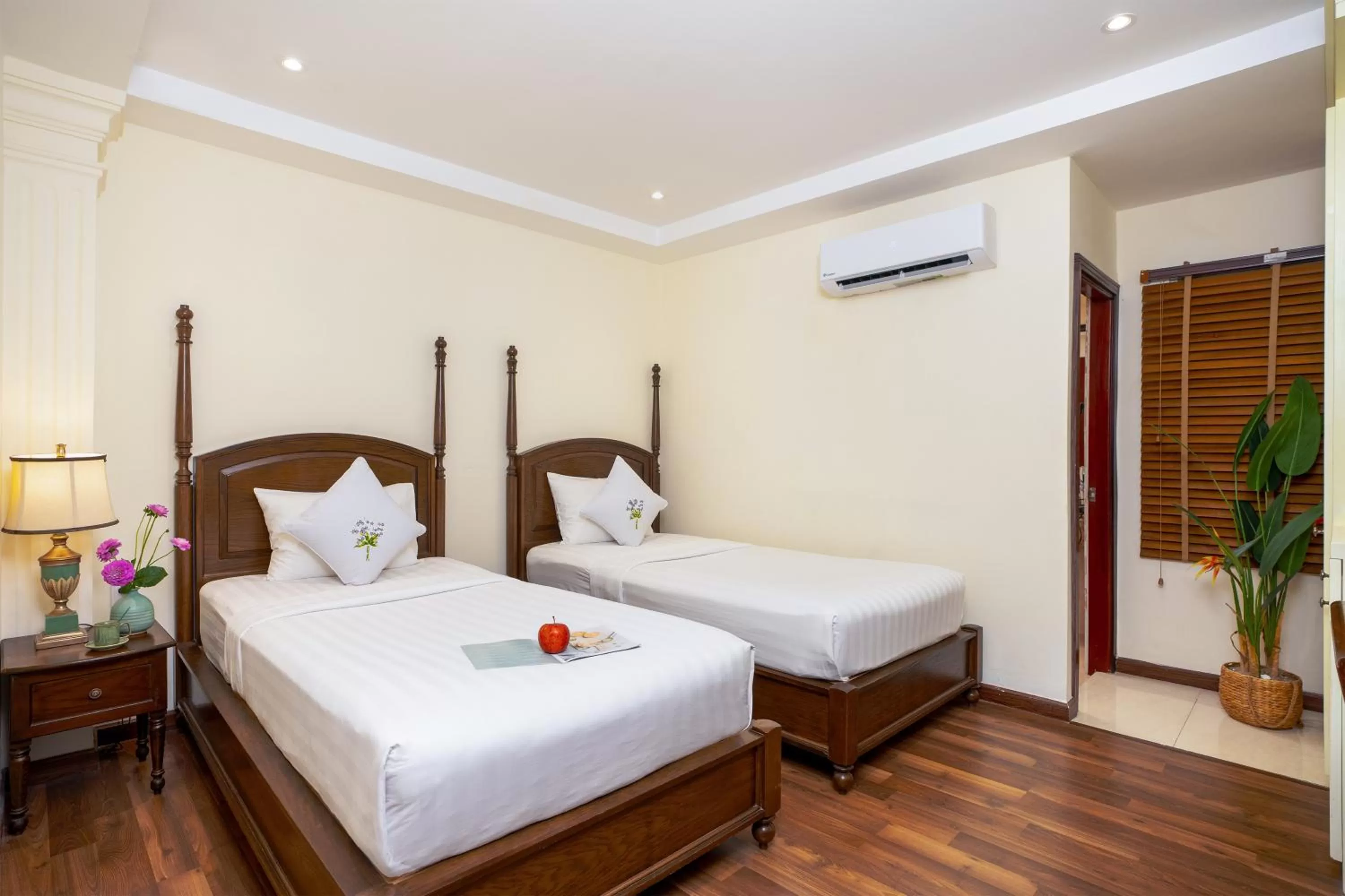 Superior Twin Bed Internal Window in Alagon City Hotel & Spa