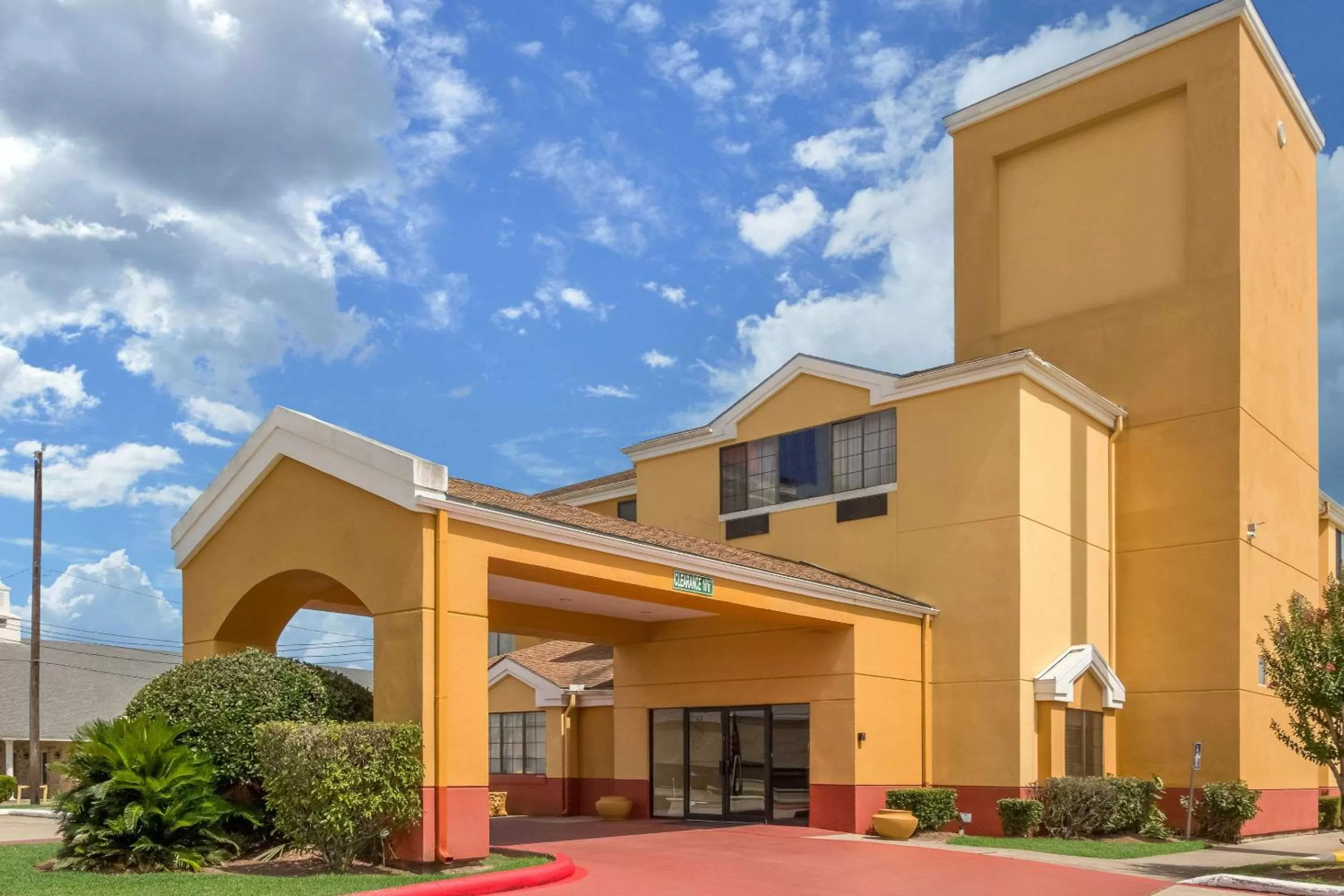 Property building in Quality Inn Baytown - Houston East