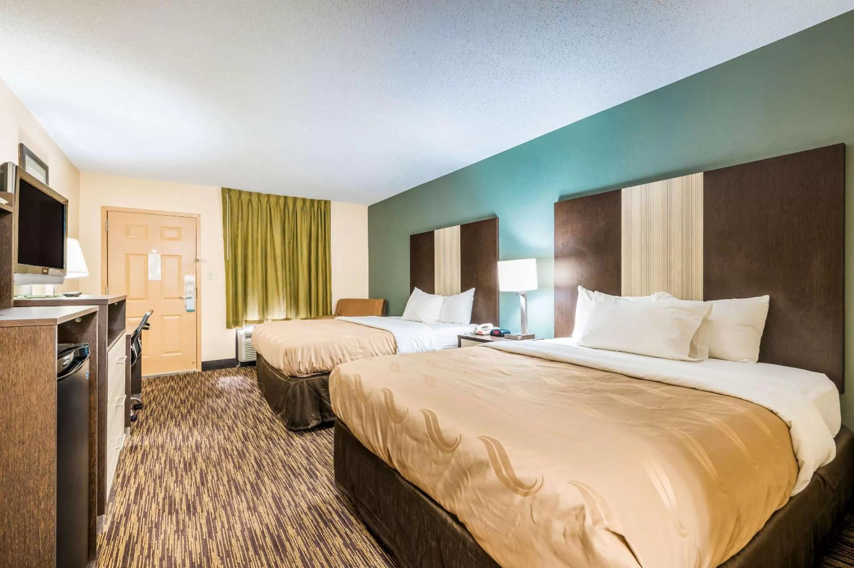 Photo of the whole room, Bed in Quality Inn Cullman I-65 Exit 310