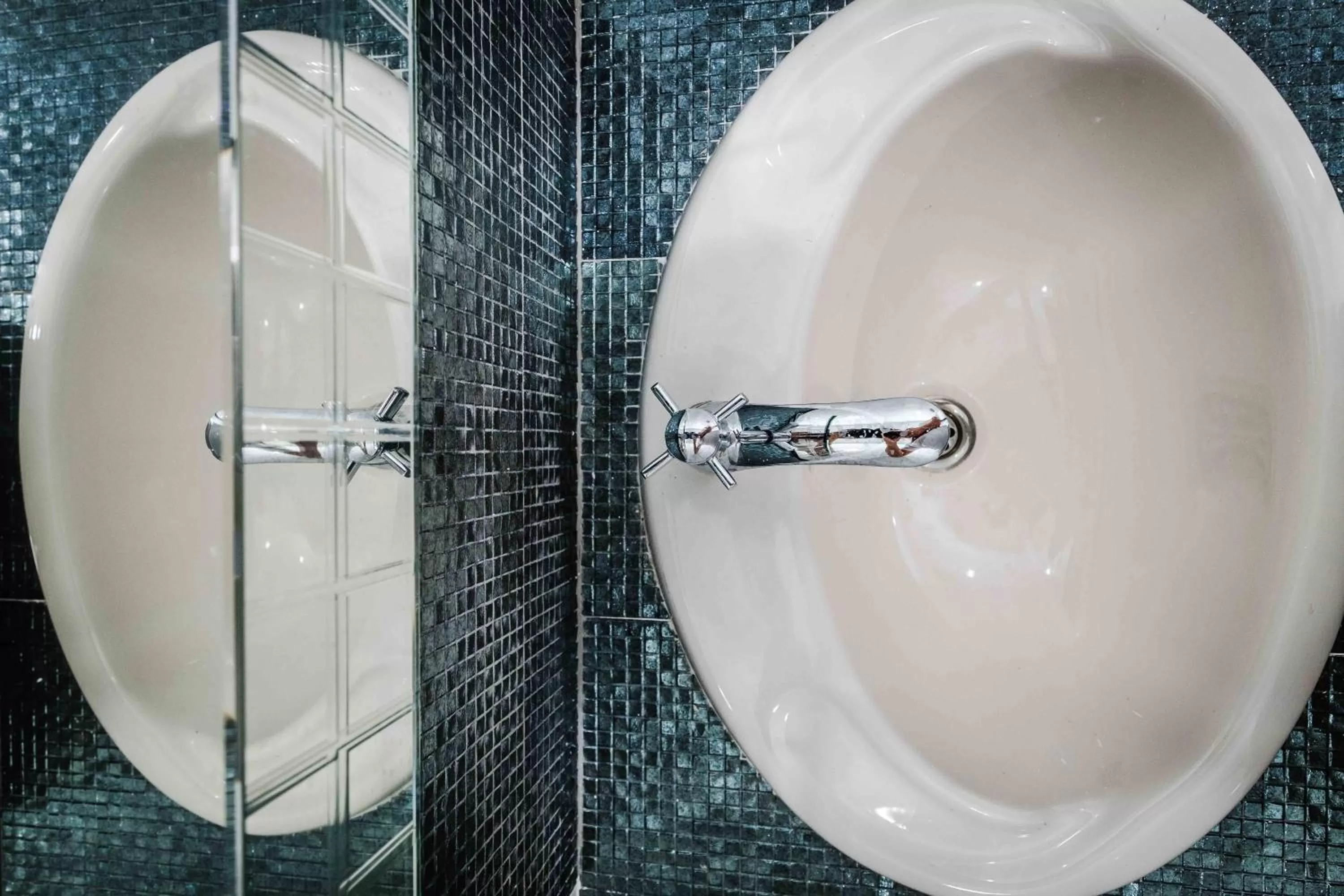 Shower in Don Muang Hotel