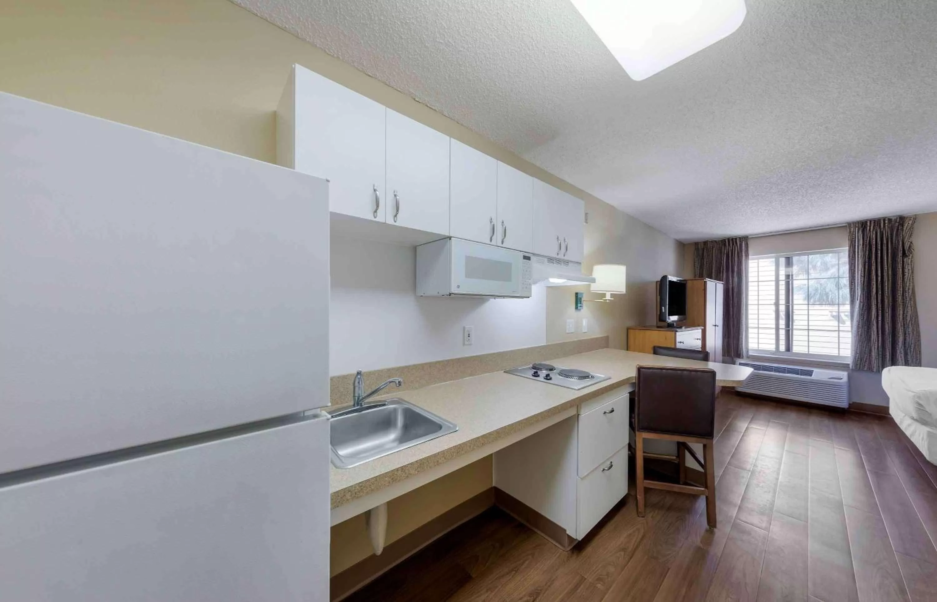 Bedroom in Extended Stay America Suites - Los Angeles - Glendale