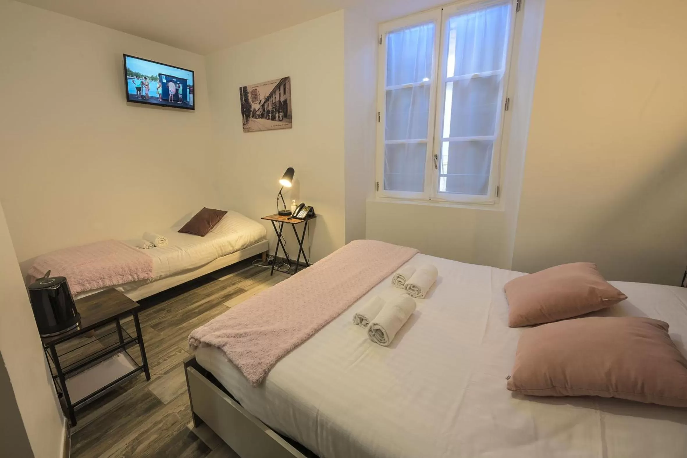 Bed in Hotel De La Croisée