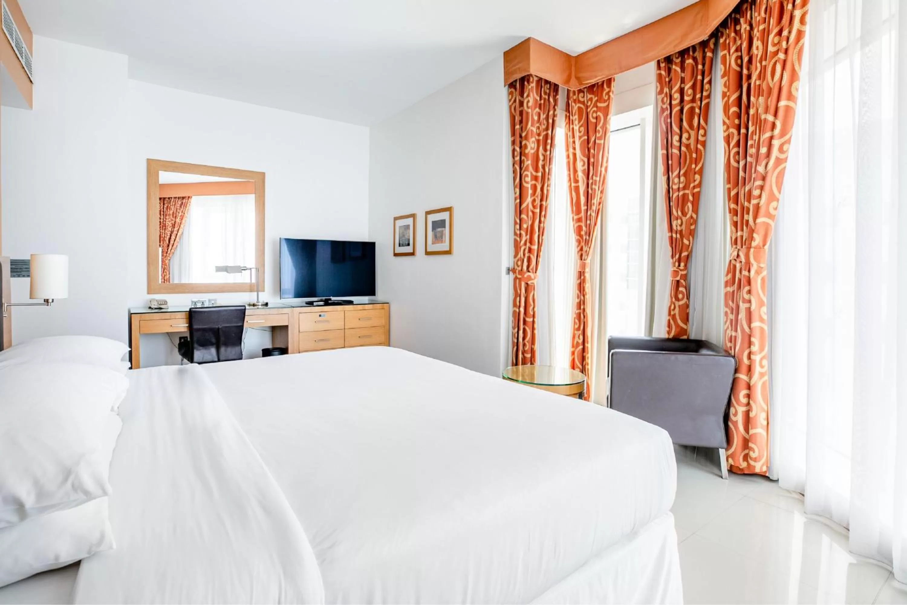 Bedroom, Bed in Four Points by Sheraton Bur Dubai