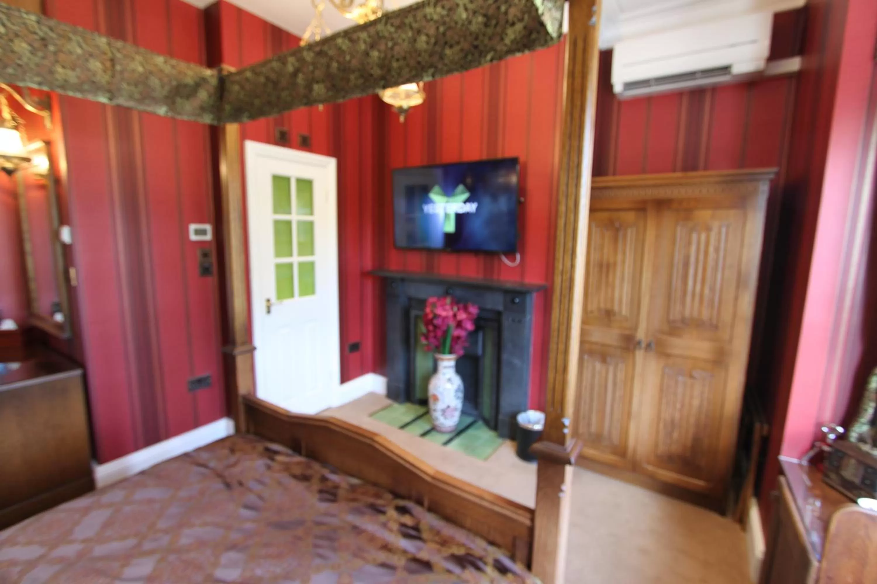 Bedroom, Bed in Tower Guest House