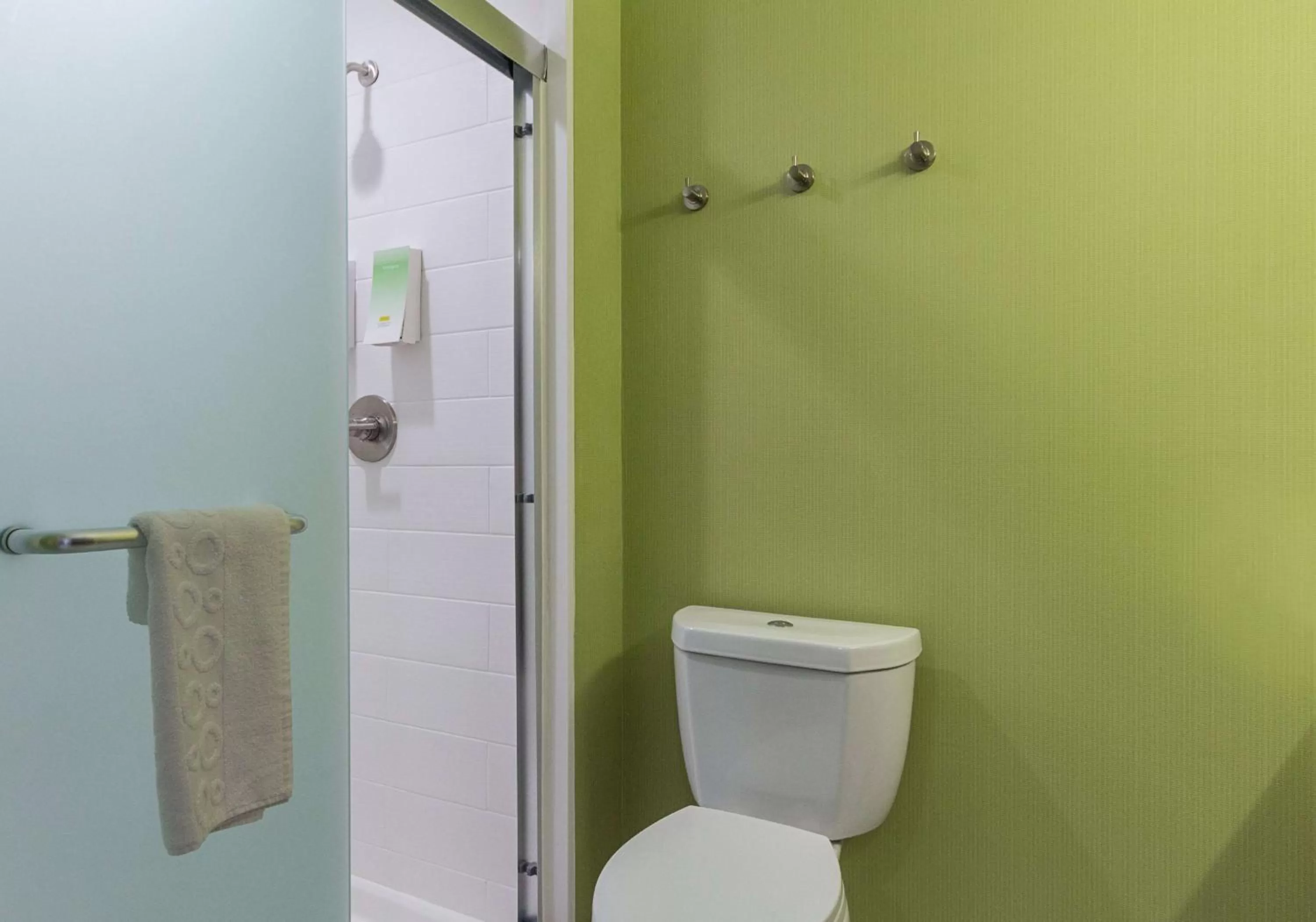 Bathroom in Home2 Suites By Hilton Dallas Grand Prairie