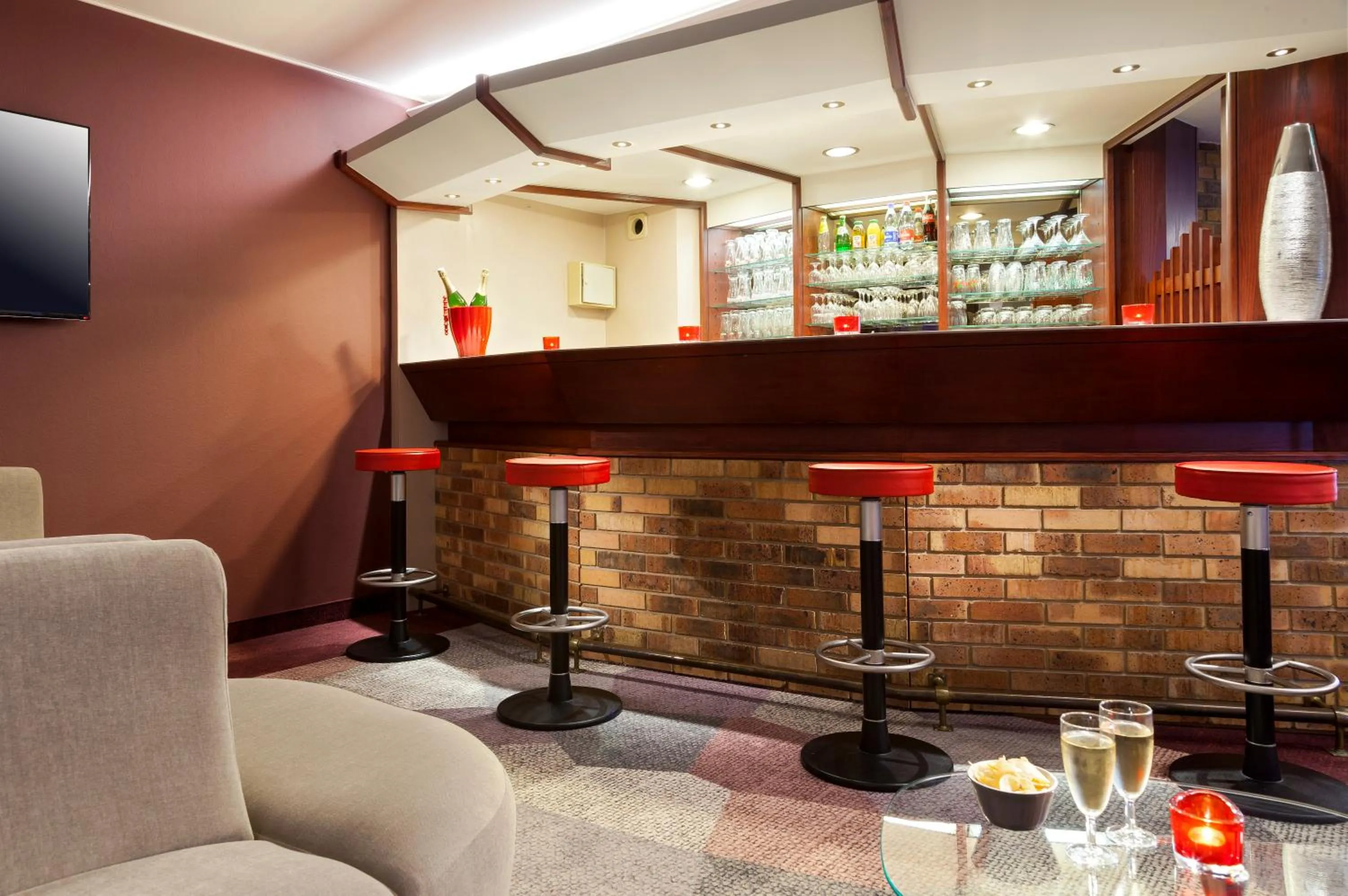 Lounge or bar in Kyriad Hotel Strasbourg Lingolsheim