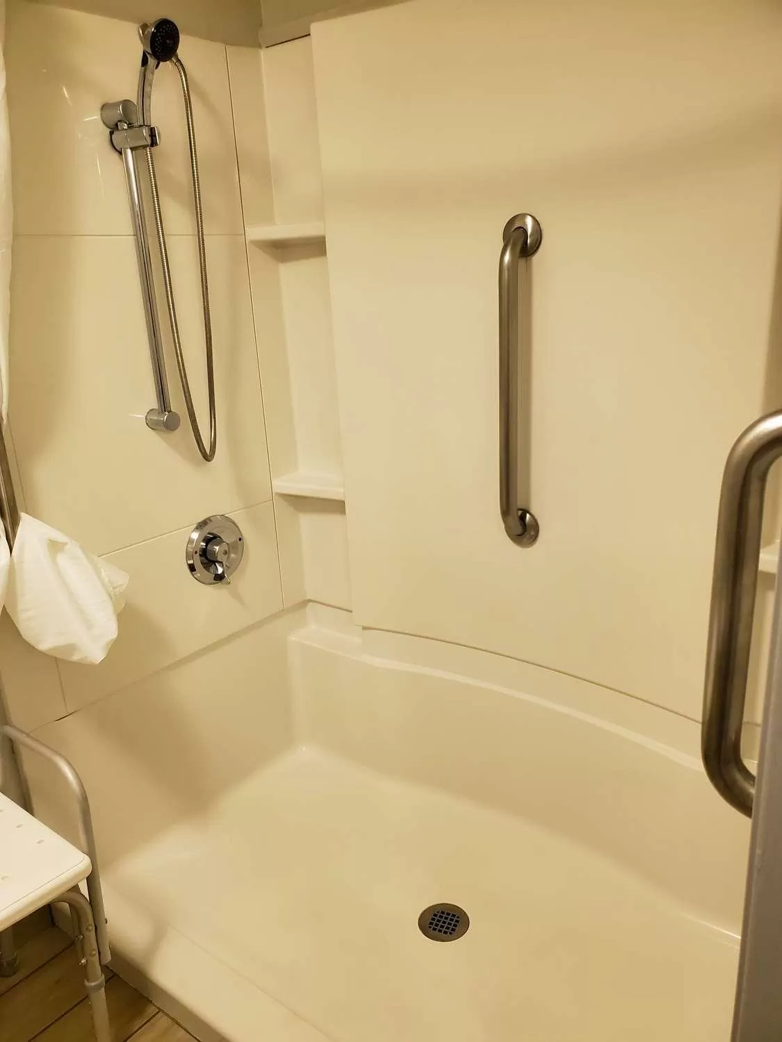 Bathroom in Best Western McMinnville Inn