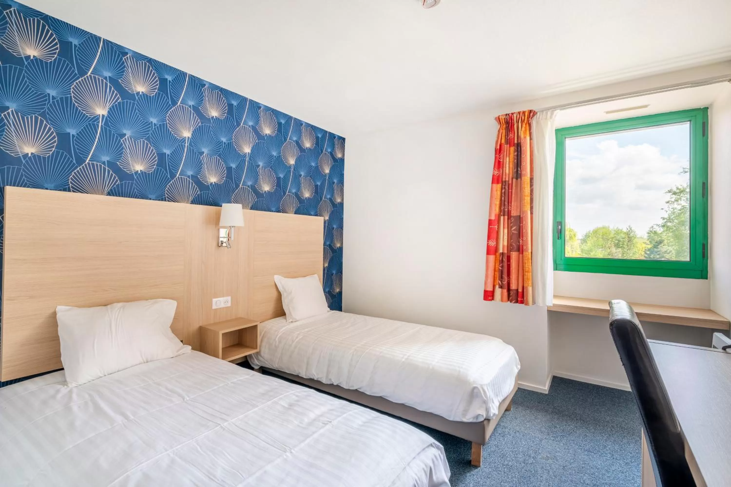 Bed in Cit'Hotel LA PYRAMIDE