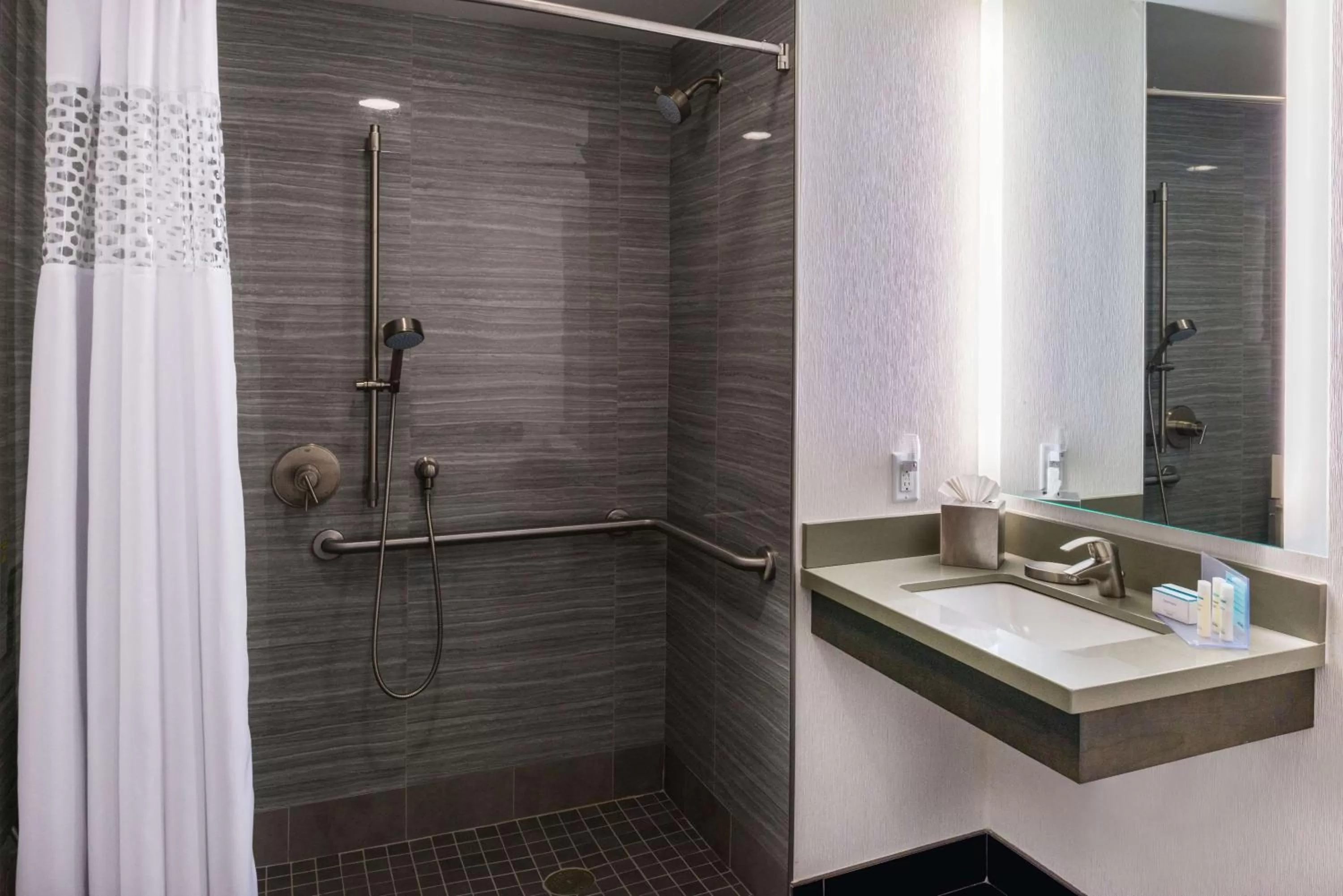 Bathroom in Hampton Inn San Francisco Downtown/Convention Center