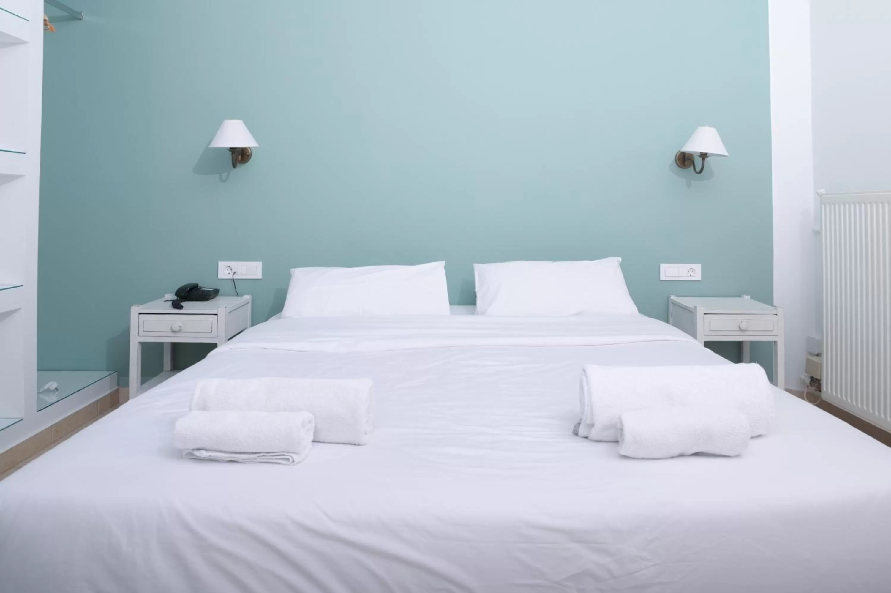 Bed in Ikaros Art Hotel